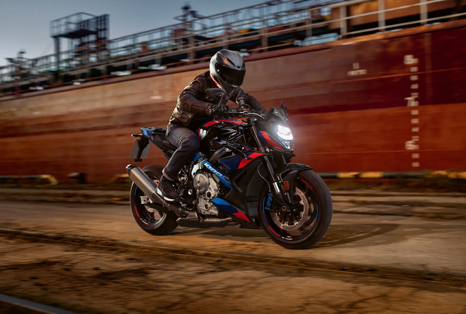 BMW M 1000 R: le immagini