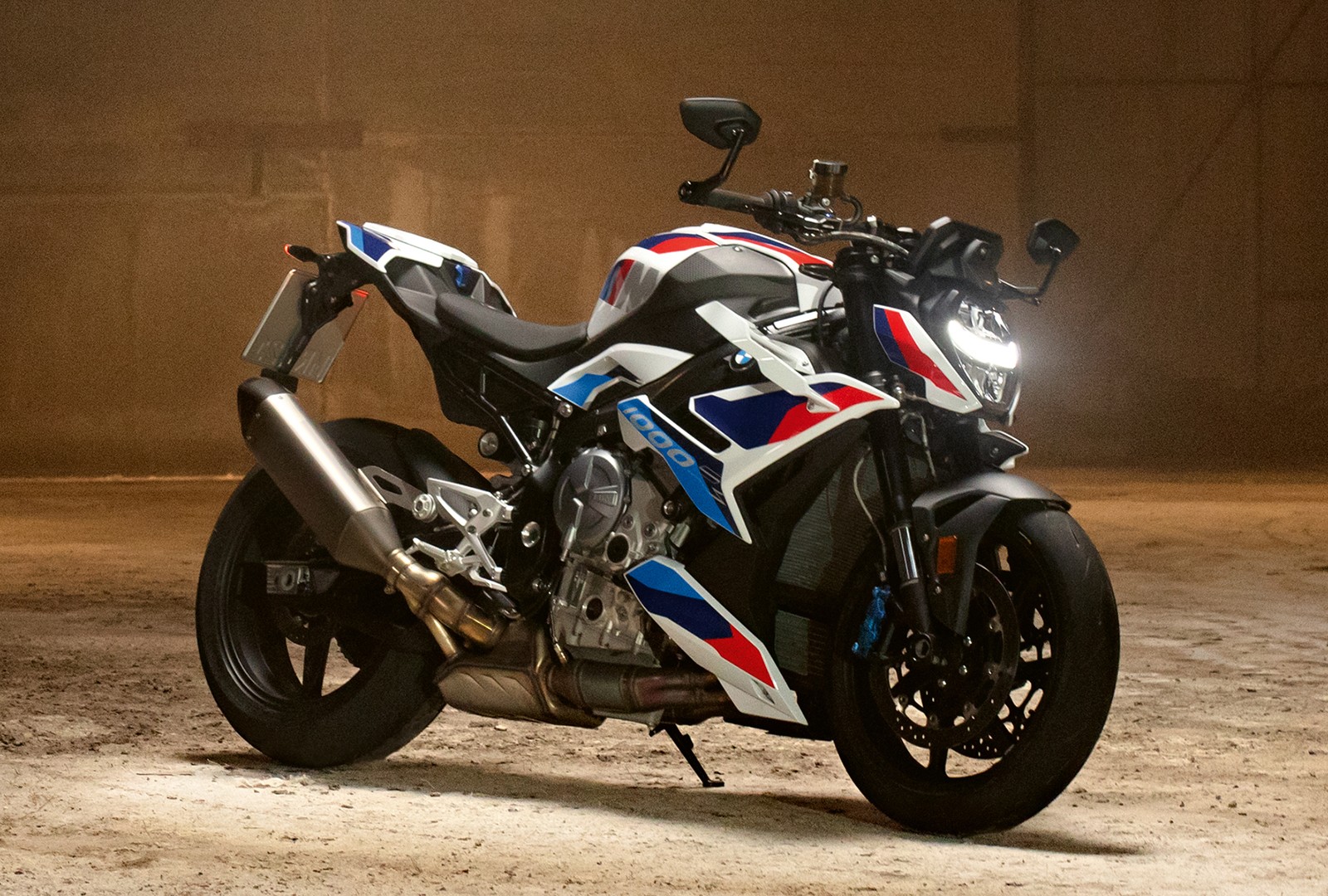 BMW M 1000 R: le immagini
