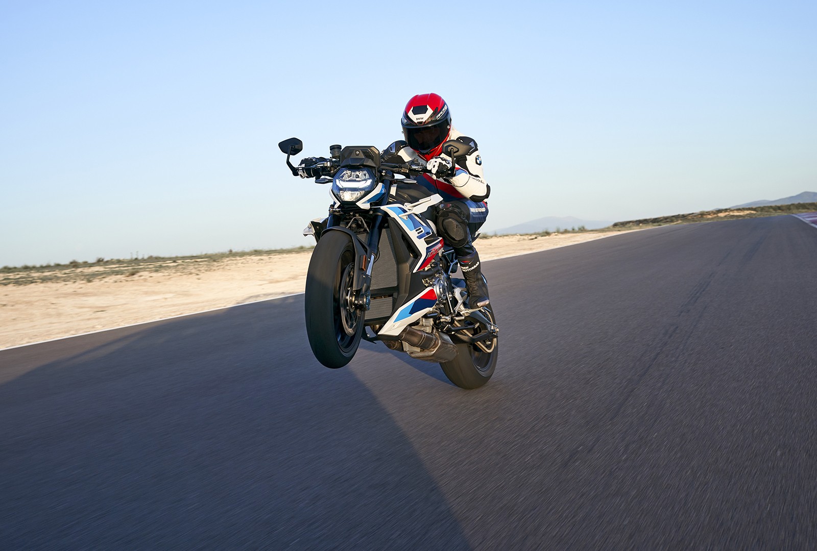 BMW M 1000 R: le immagini