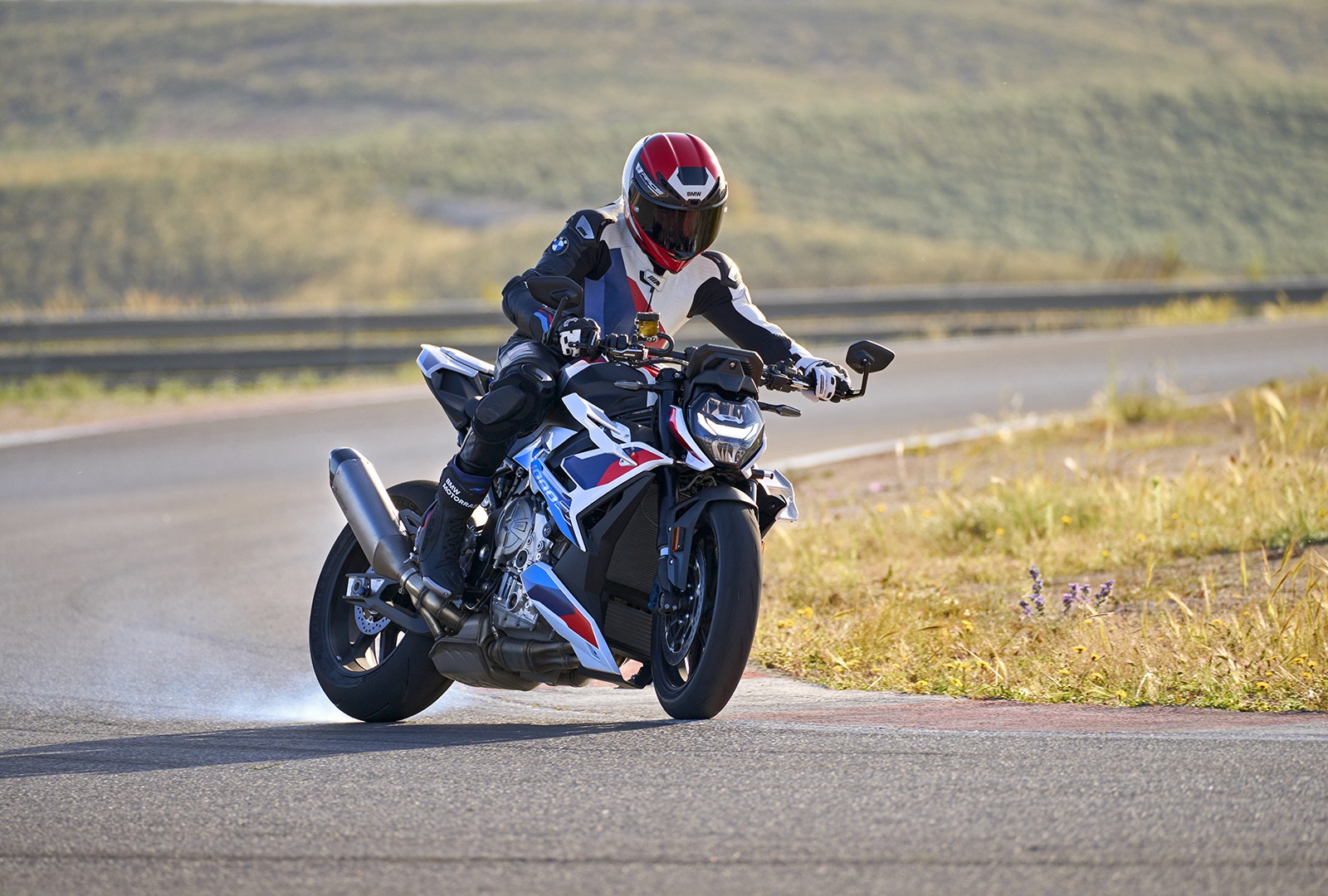 BMW M 1000 R: le immagini