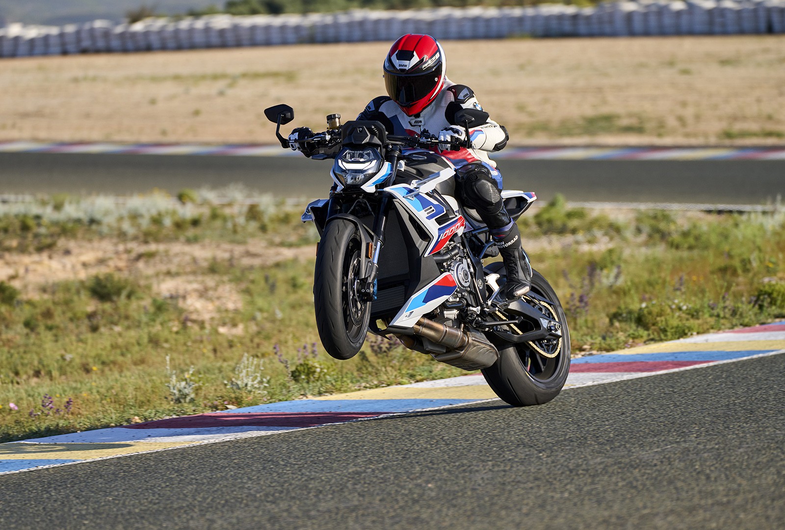BMW M 1000 R: le immagini