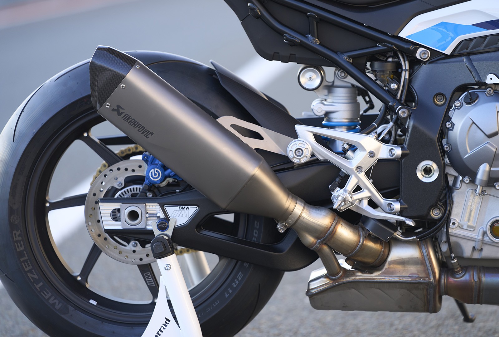 BMW M 1000 R: le immagini