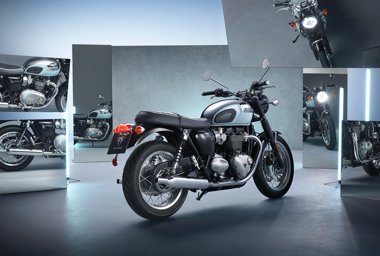 Triumph Chrome Edition: le foto