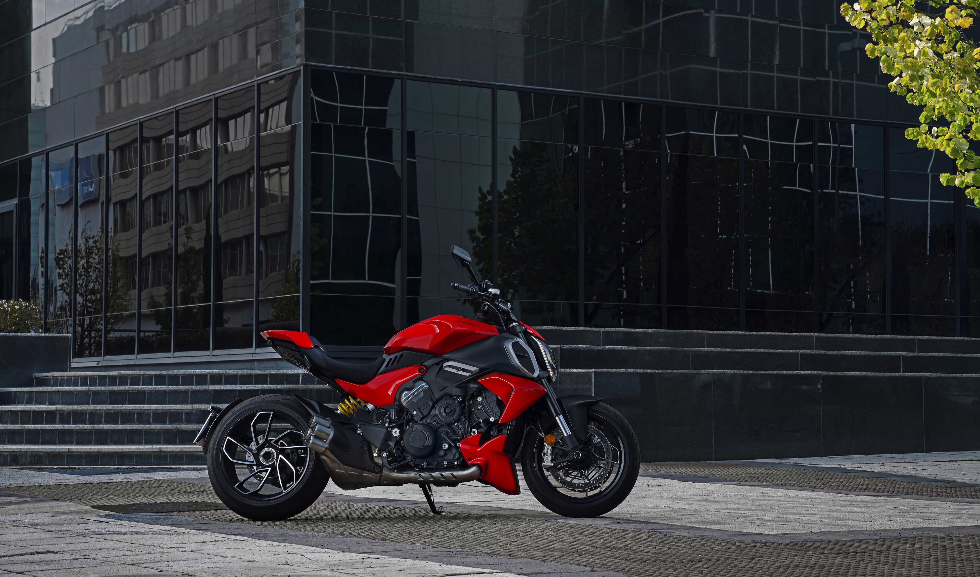 Ducati Diavel V4 2023: foto