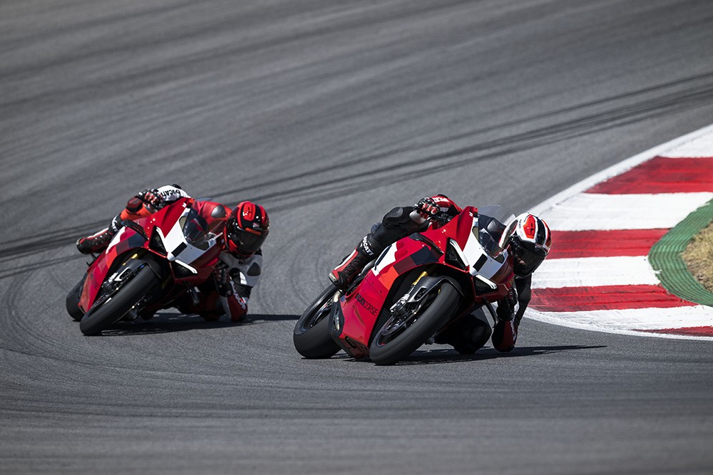 Ducati svela la nuova Panigale V4 R: foto