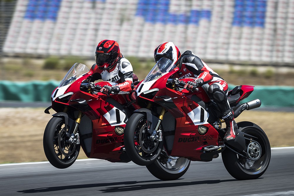 Ducati svela la nuova Panigale V4 R: foto