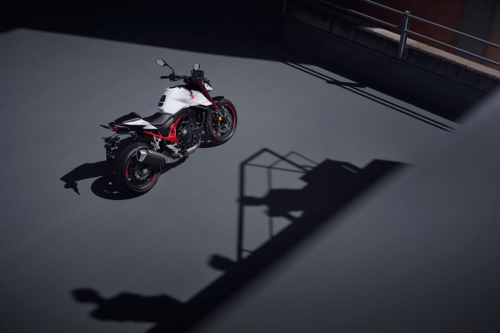 Honda CB750 Hornet 2023: le foto