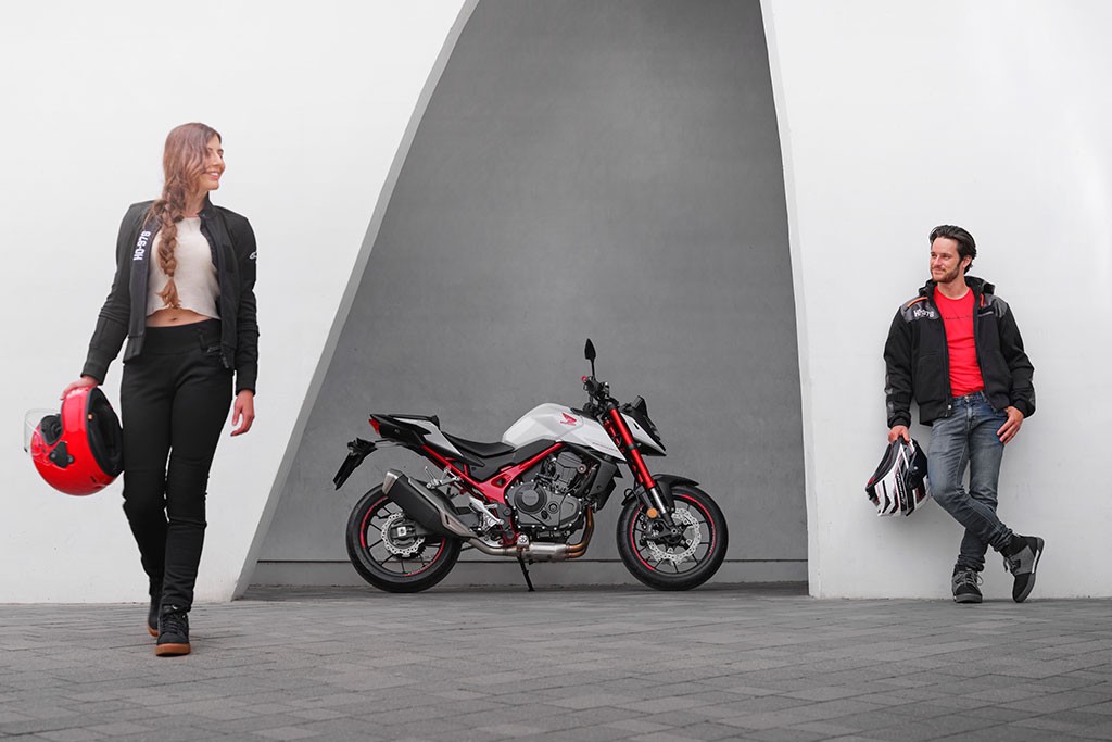 Honda CB750 Hornet 2023: le foto