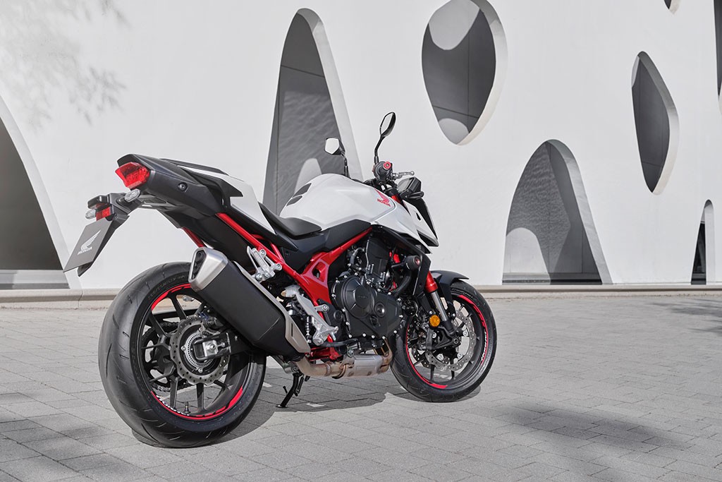 Honda CB750 Hornet 2023: le foto