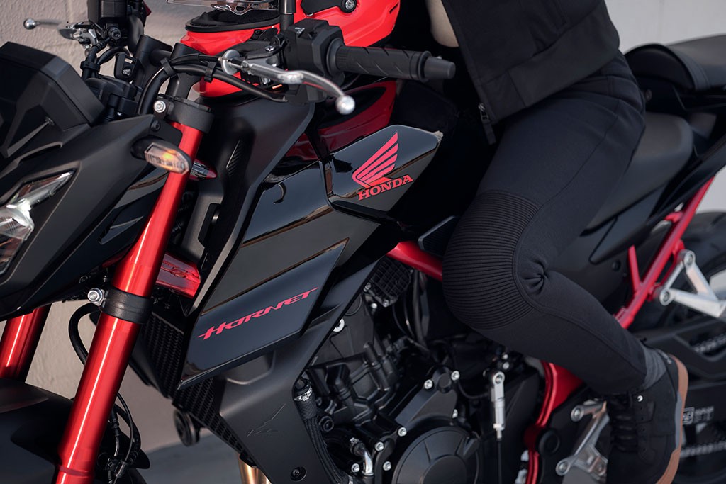 Honda CB750 Hornet 2023: le foto