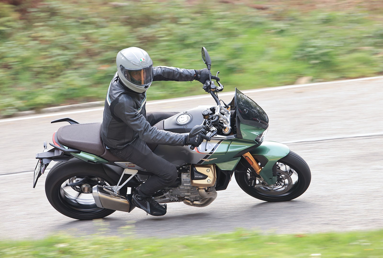 Moto Guzzi V100 Mandello: le foto della prova