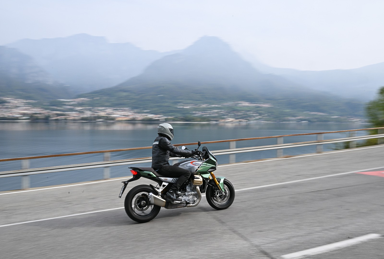 Moto Guzzi V100 Mandello: le foto della prova