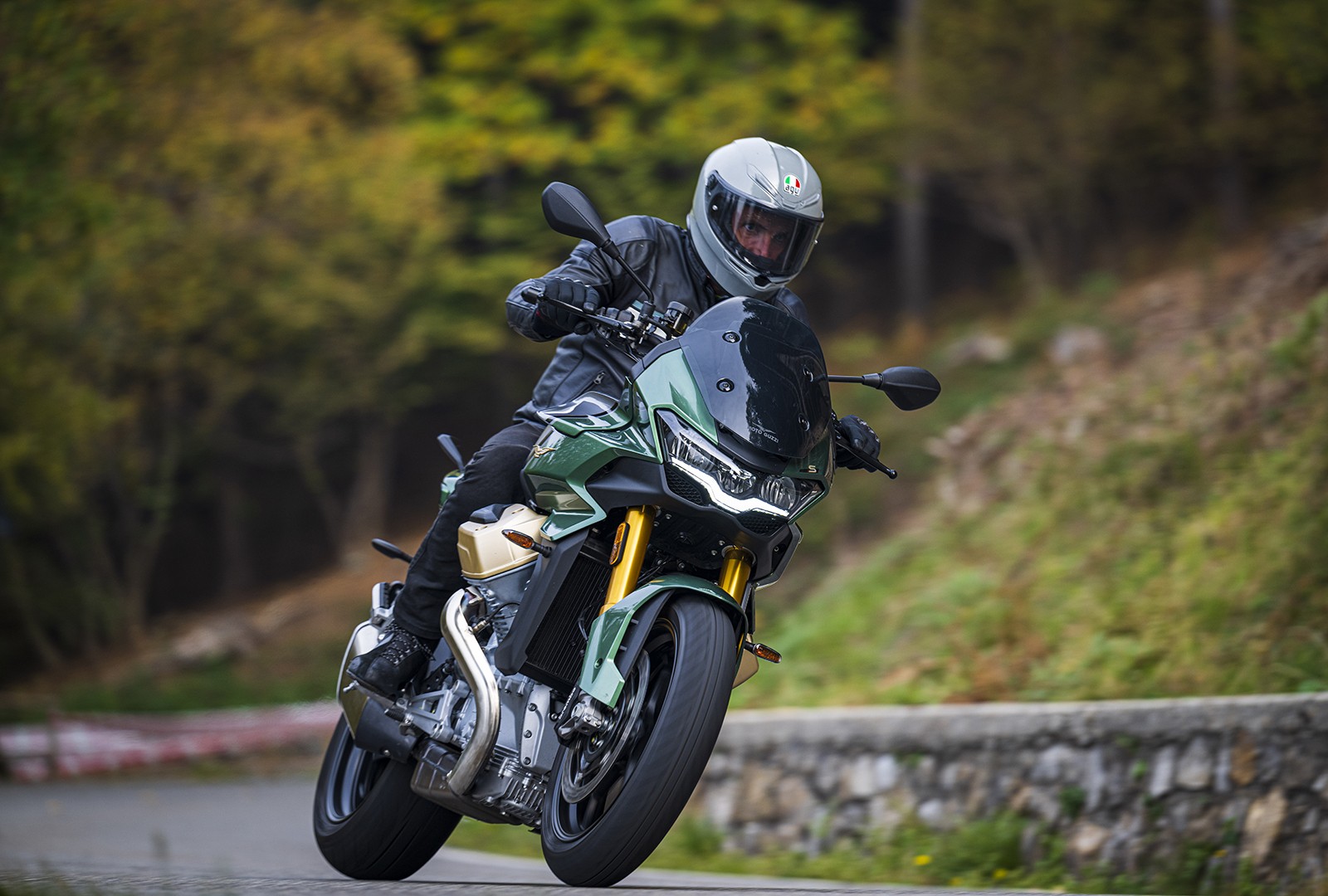 Moto Guzzi V100 Mandello: le foto della prova