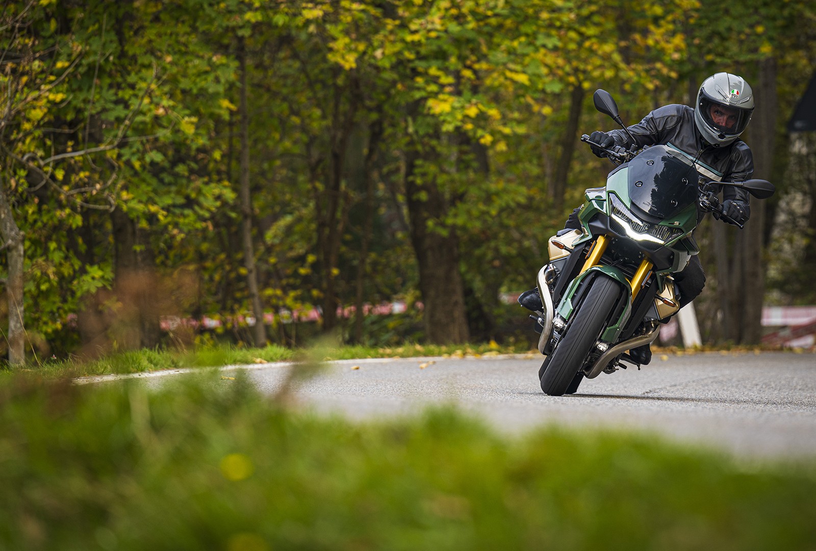 Moto Guzzi V100 Mandello: le foto della prova