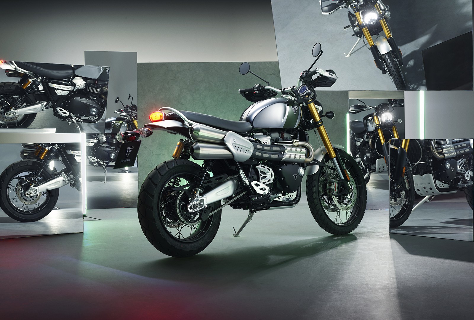 Triumph Chrome Edition: le foto