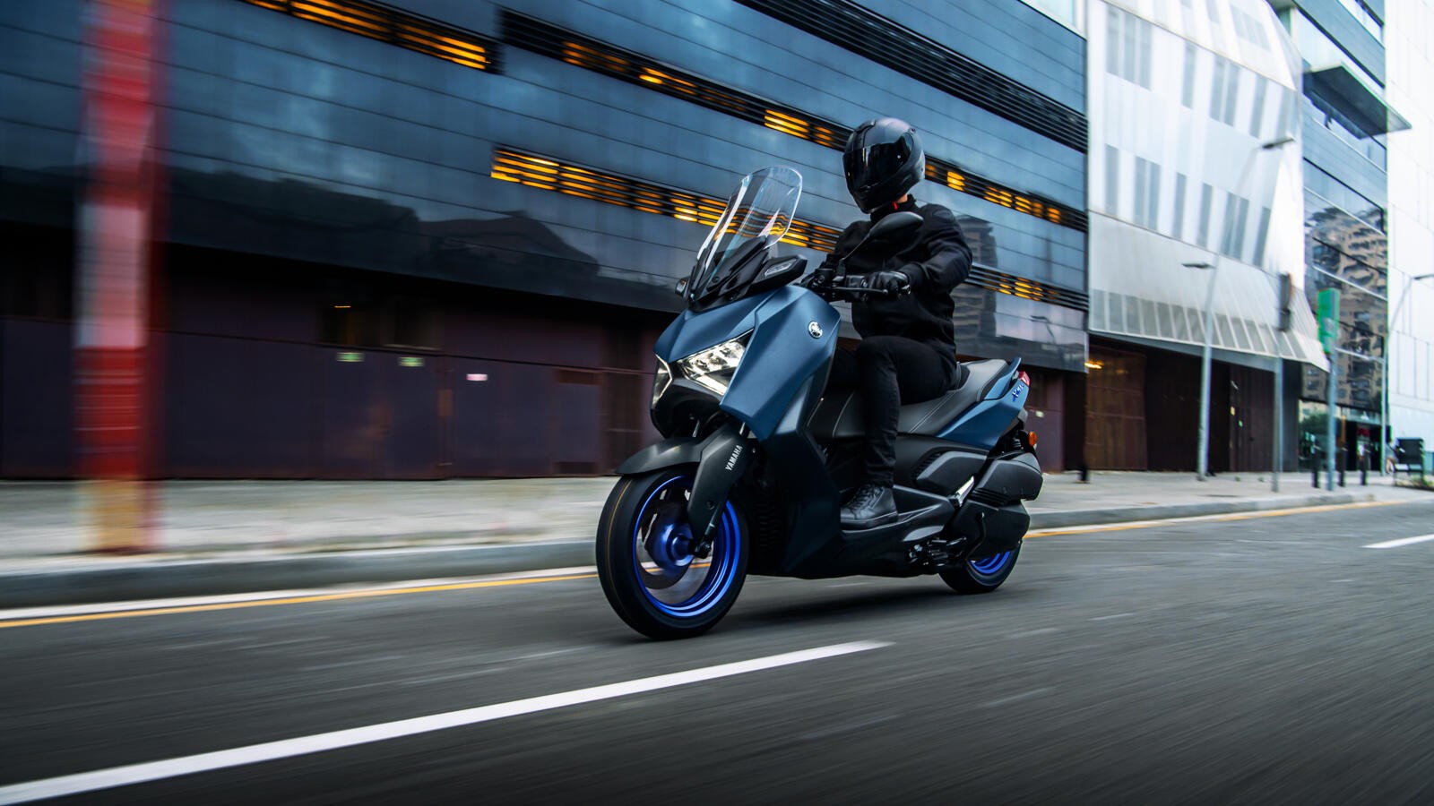 Yamaha XMax 300 Tech Max 2023: foto