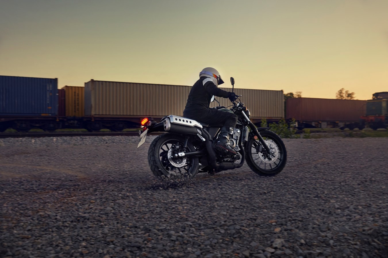 Honda CL500, la scrambler media