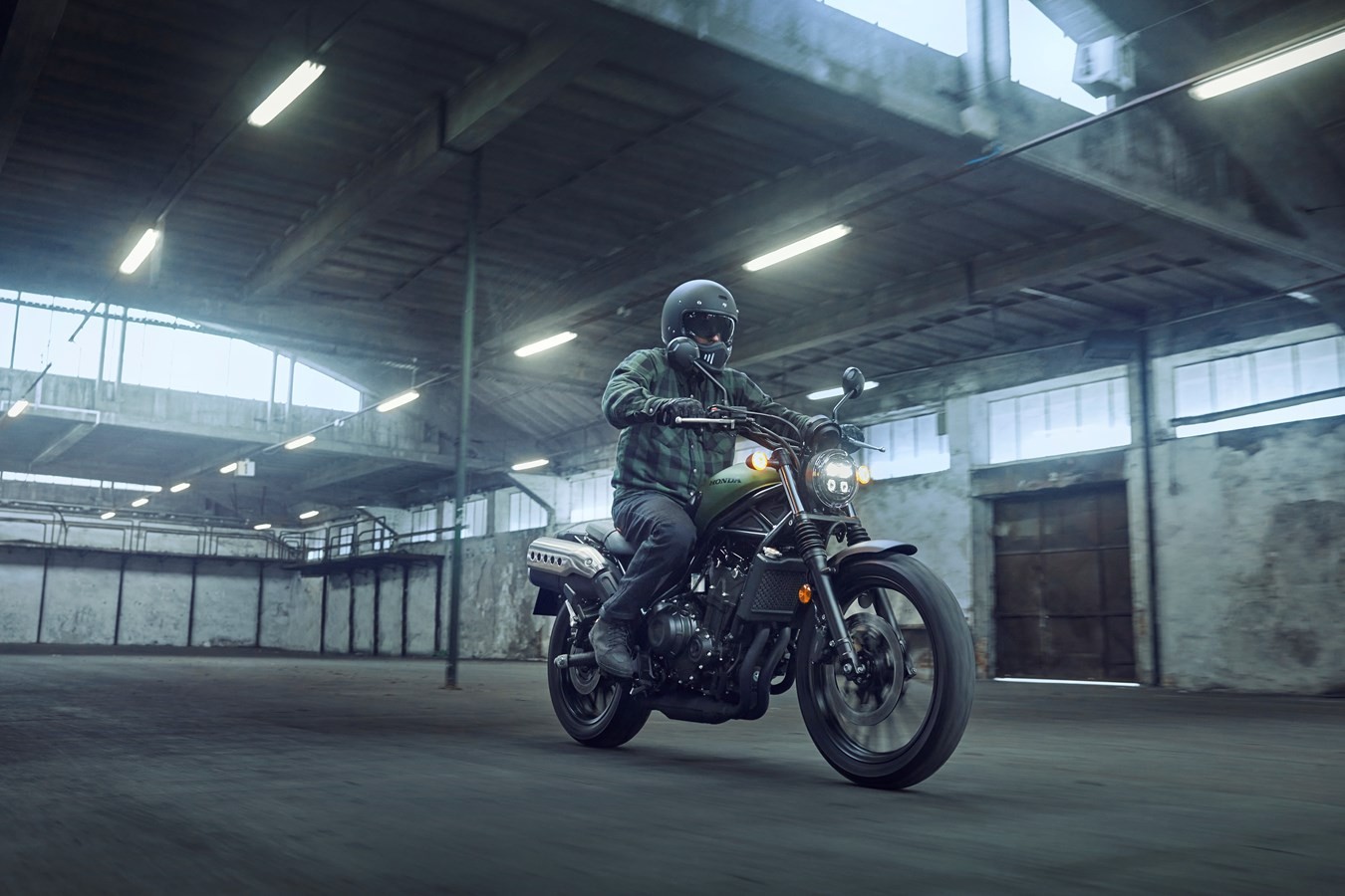 Honda CL500, la scrambler media