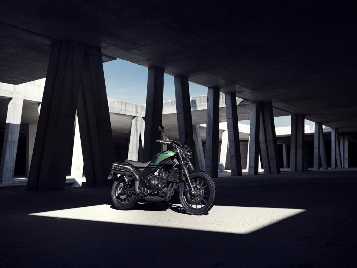 Honda CL500, la scrambler media