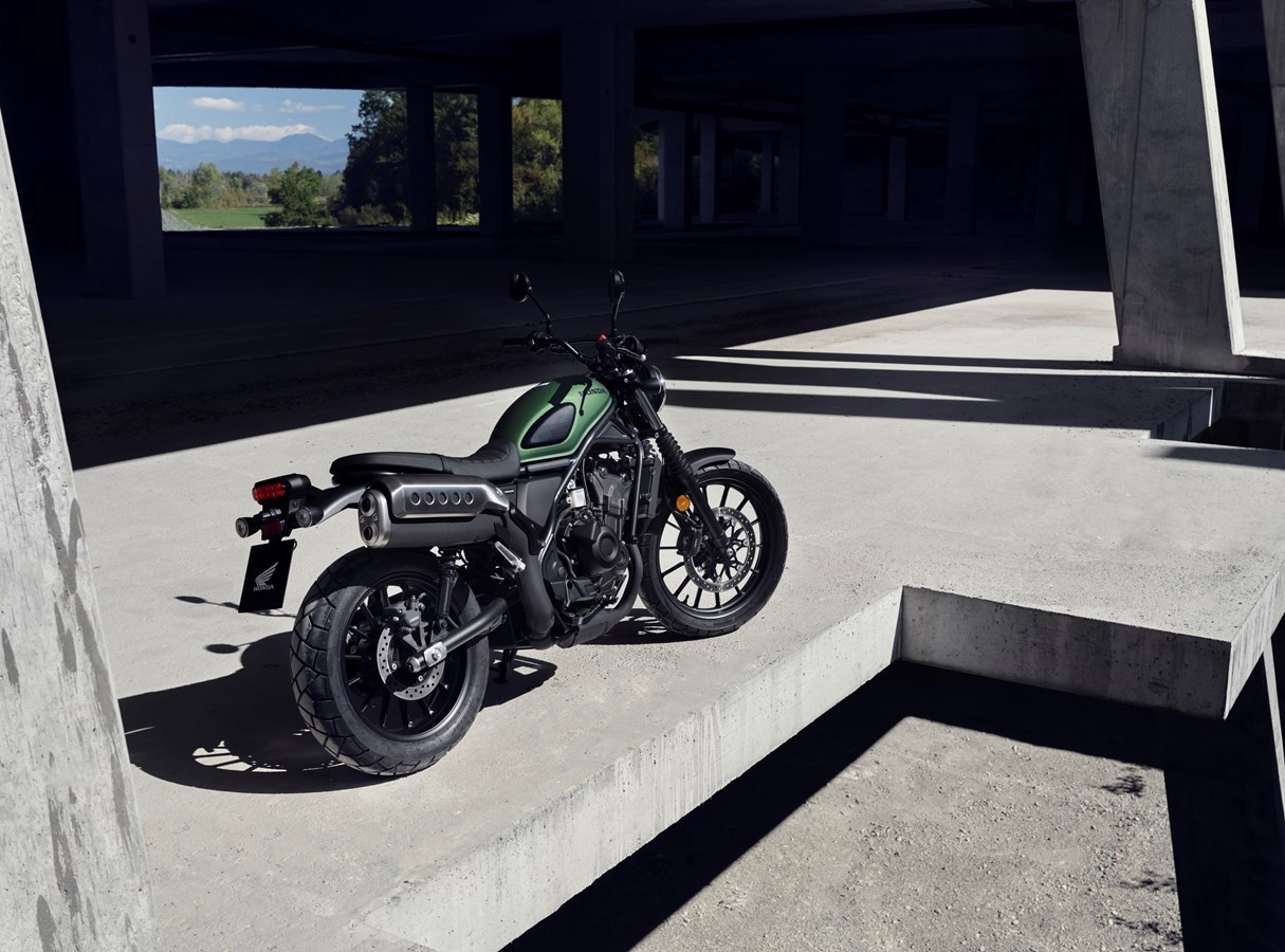 Honda CL500, la scrambler media