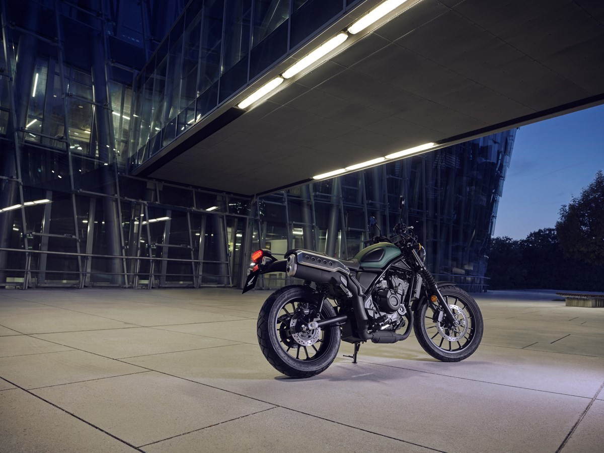 Honda CL500, la scrambler media