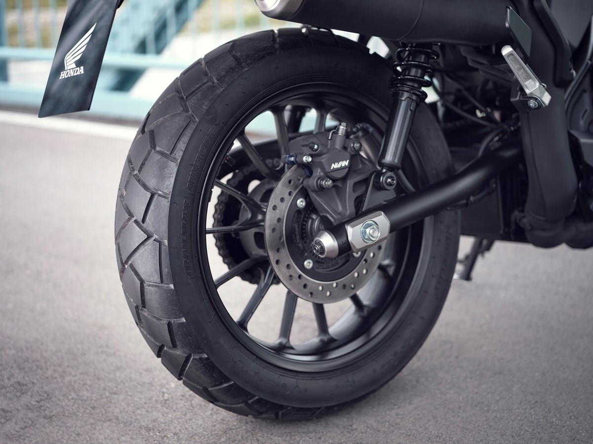 Honda CL500, la scrambler media