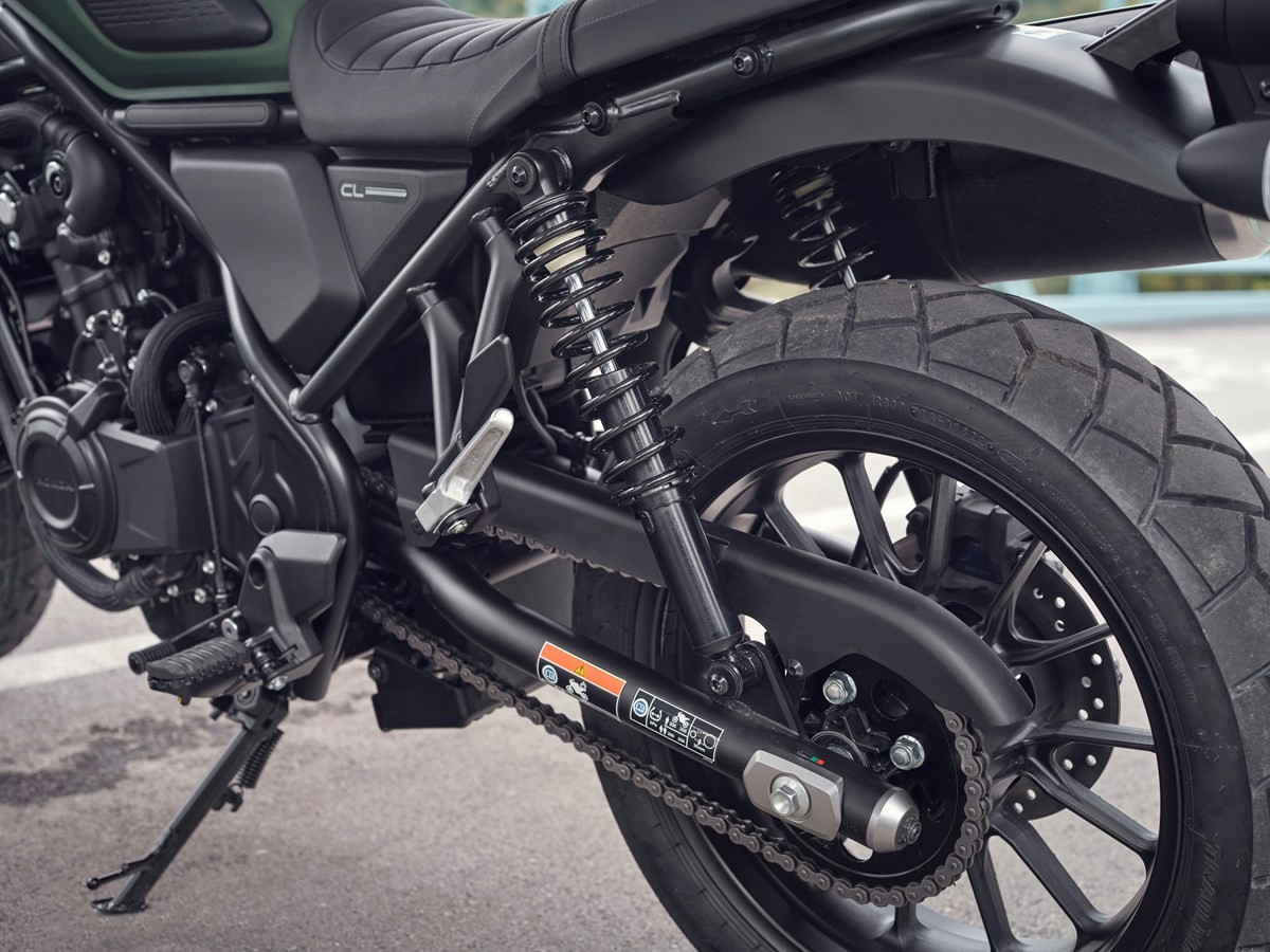 Honda CL500, la scrambler media