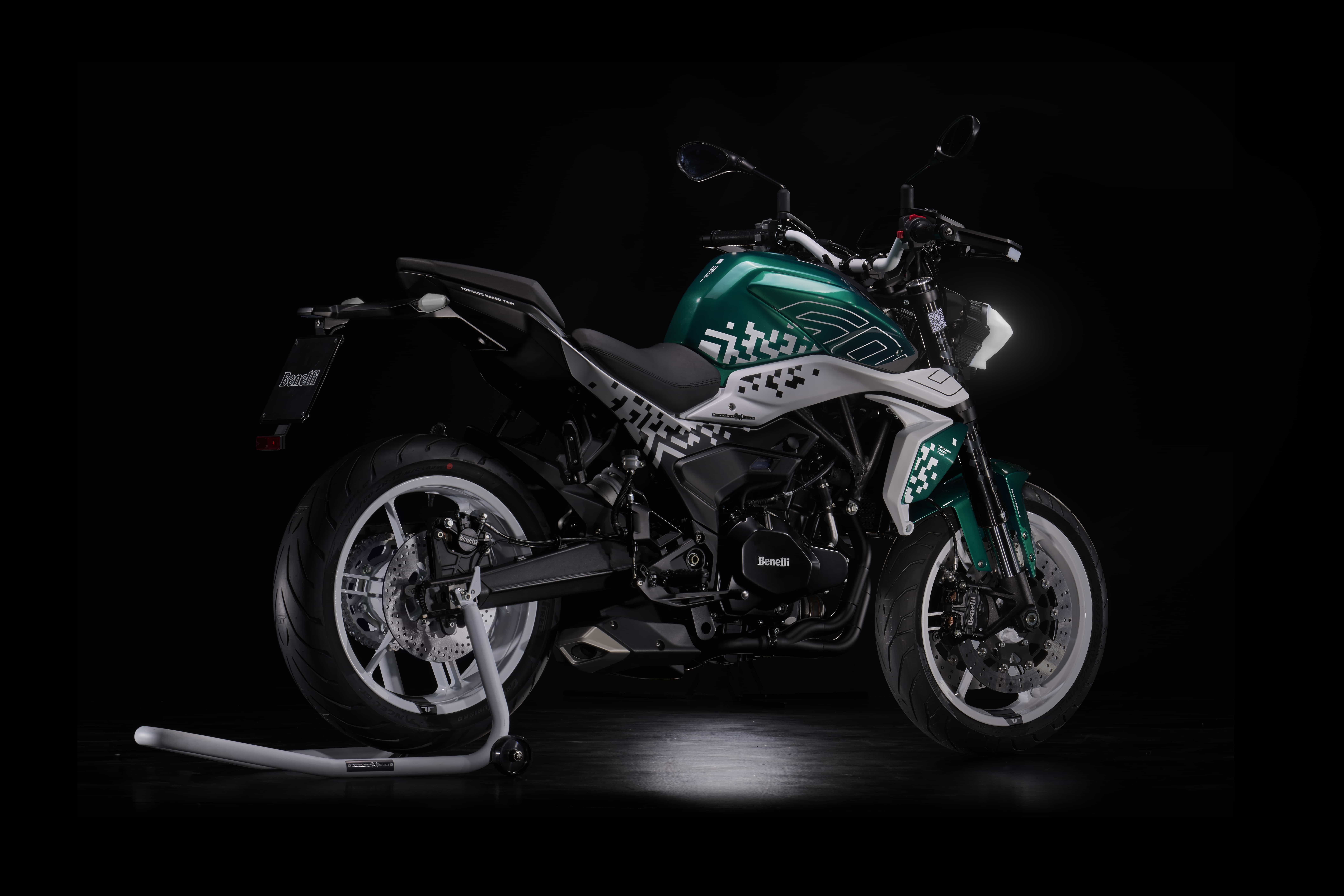 Benelli Tornado Naked Twin 500: foto