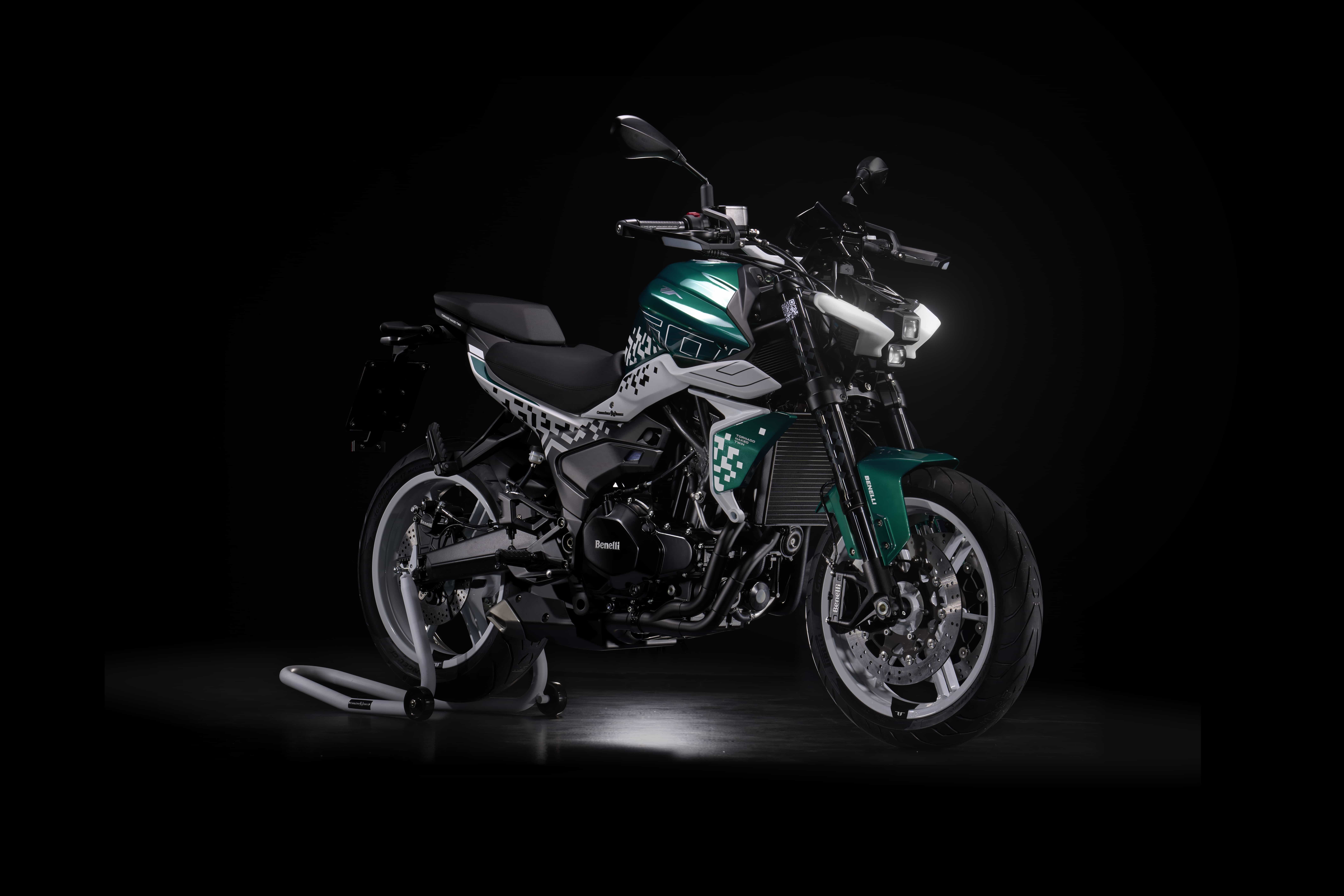Benelli Tornado Naked Twin 500: foto