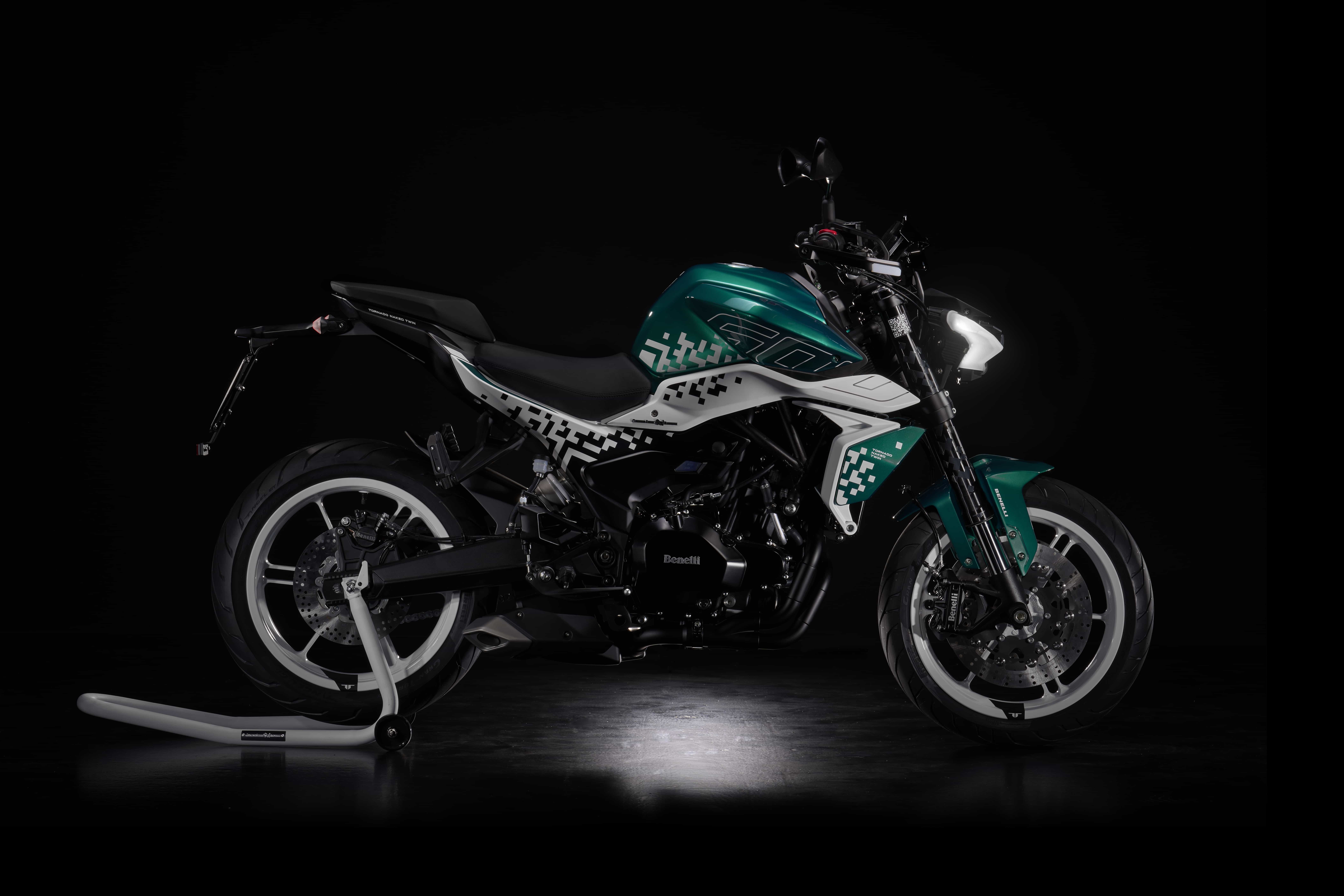 Benelli Tornado Naked Twin 500: foto