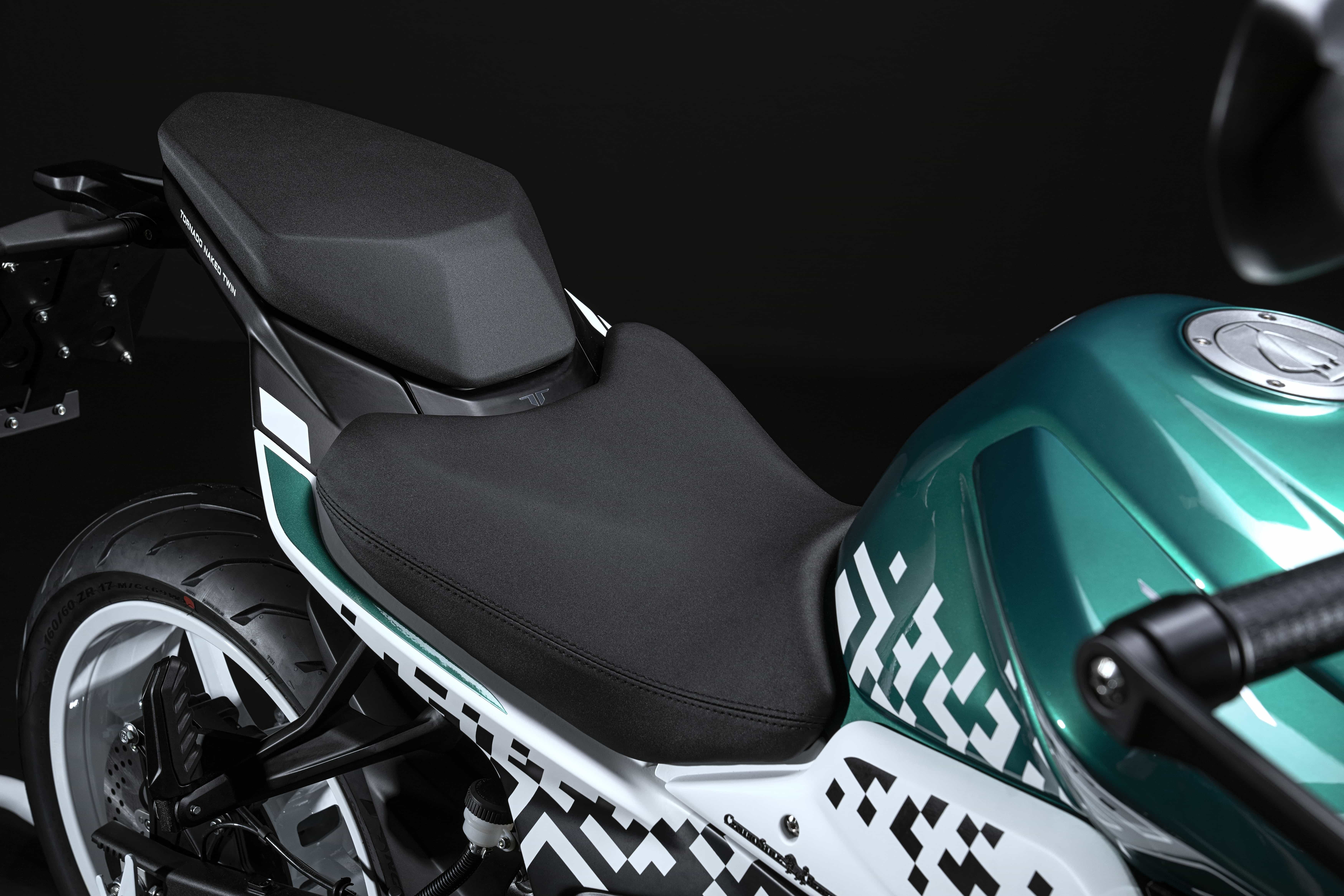 Benelli Tornado Naked Twin 500: foto