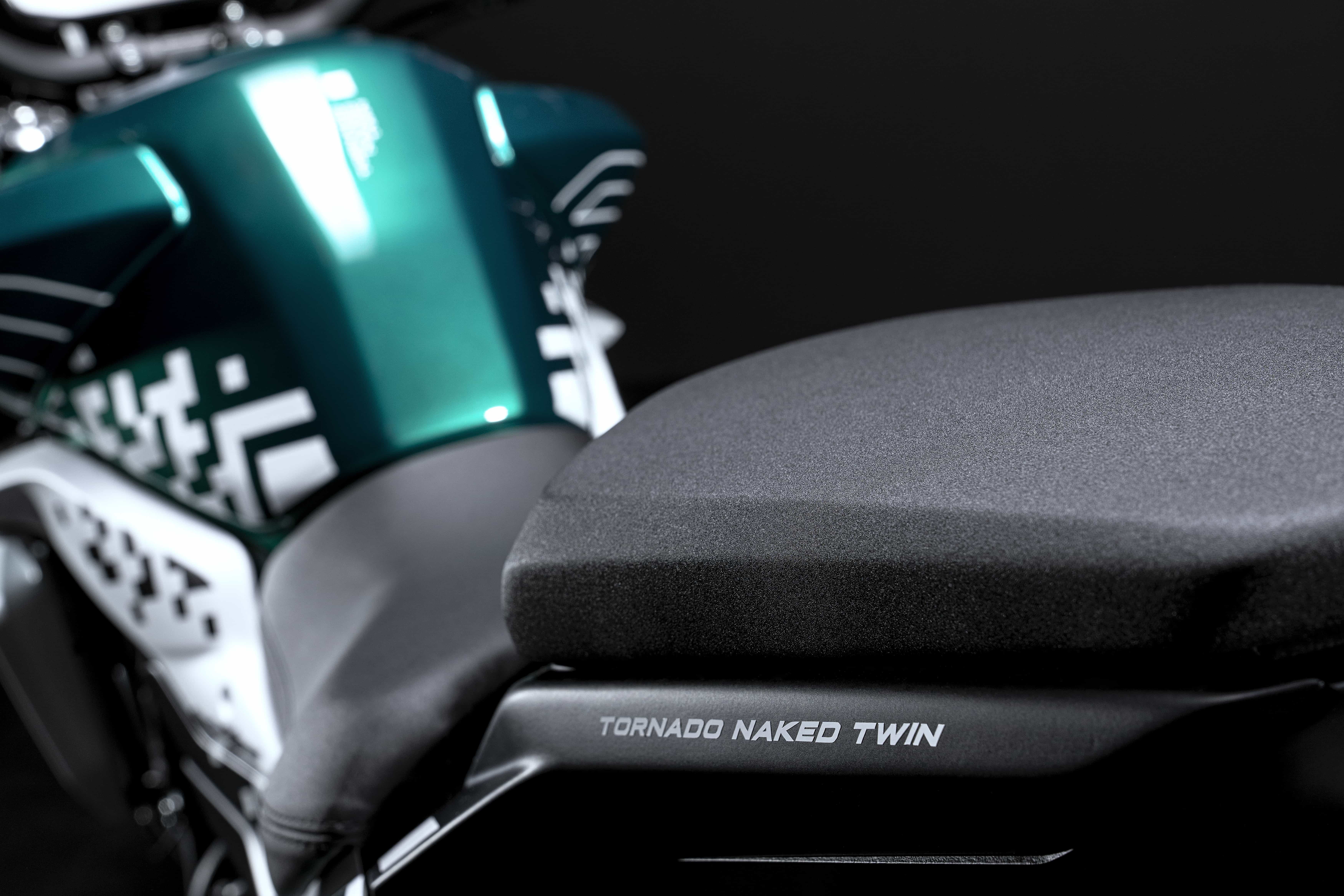 Benelli Tornado Naked Twin 500: foto