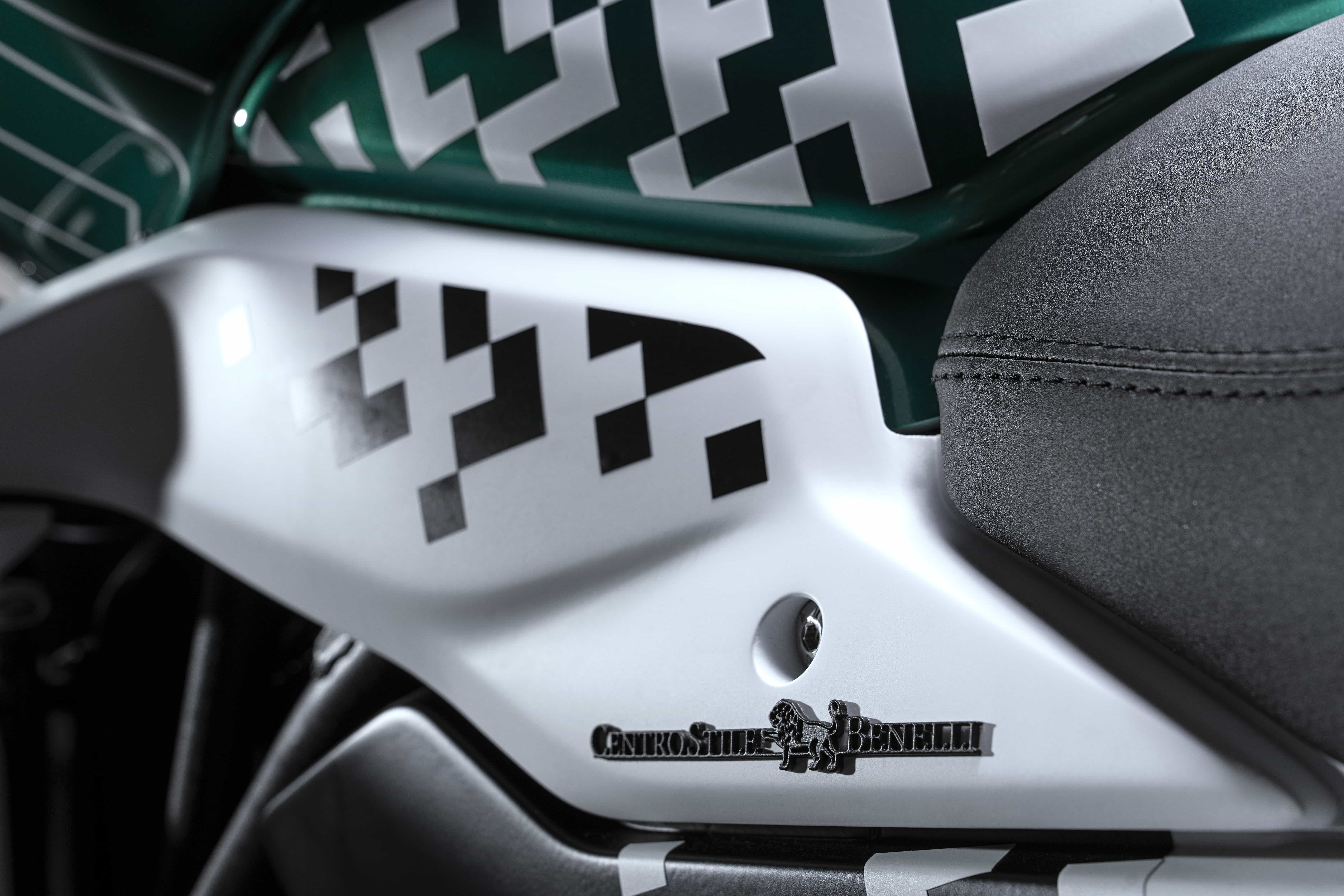 Benelli Tornado Naked Twin 500: foto