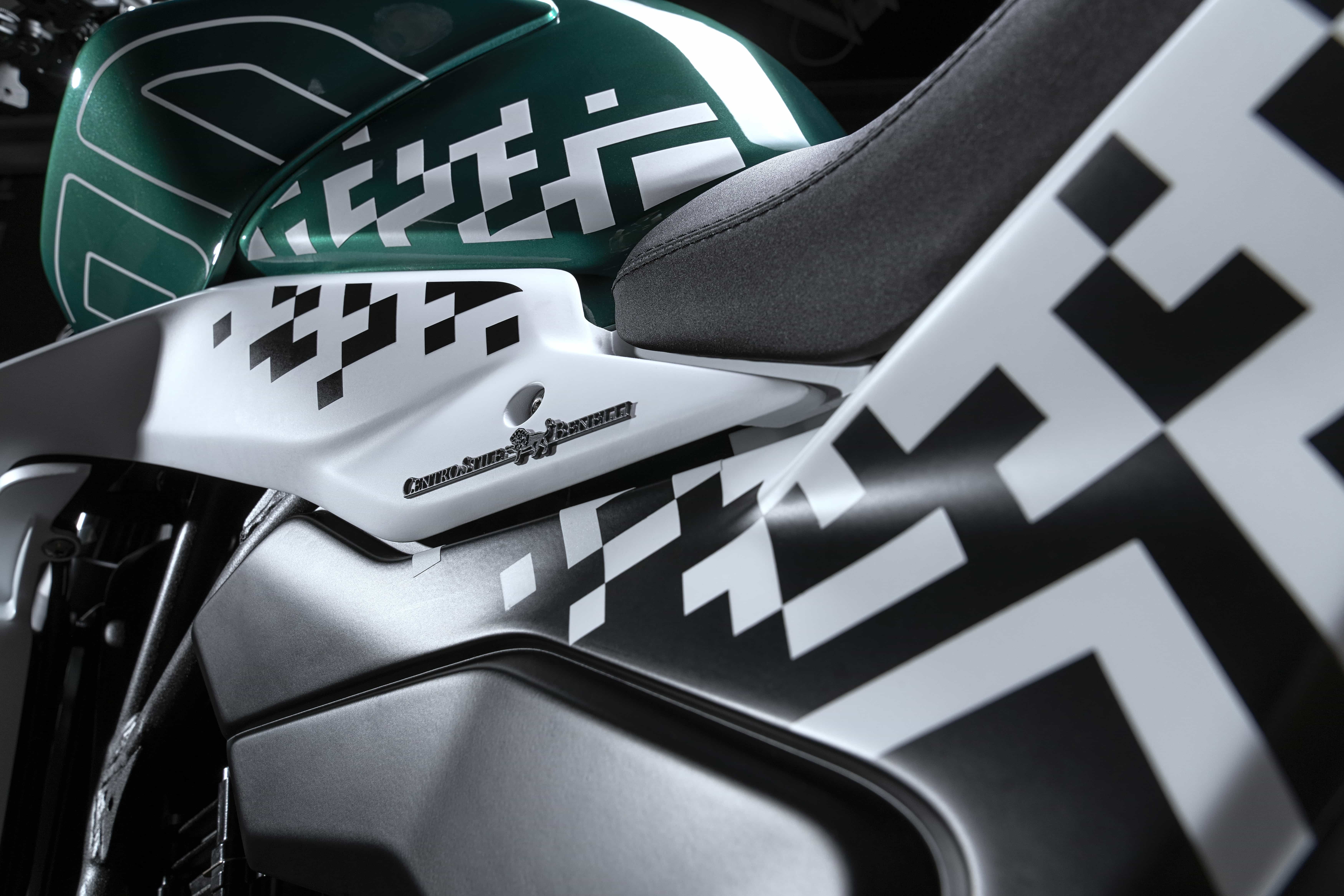 Benelli Tornado Naked Twin 500: foto