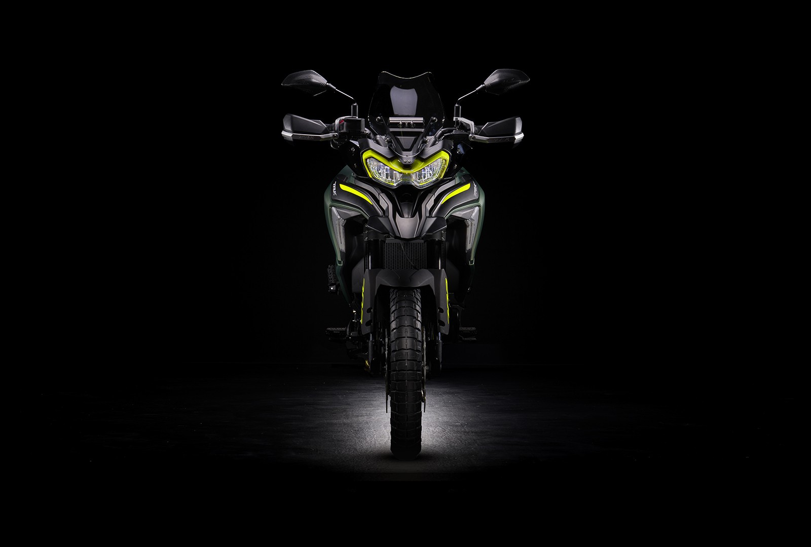 Benelli TRK 702 e 702 X: le foto