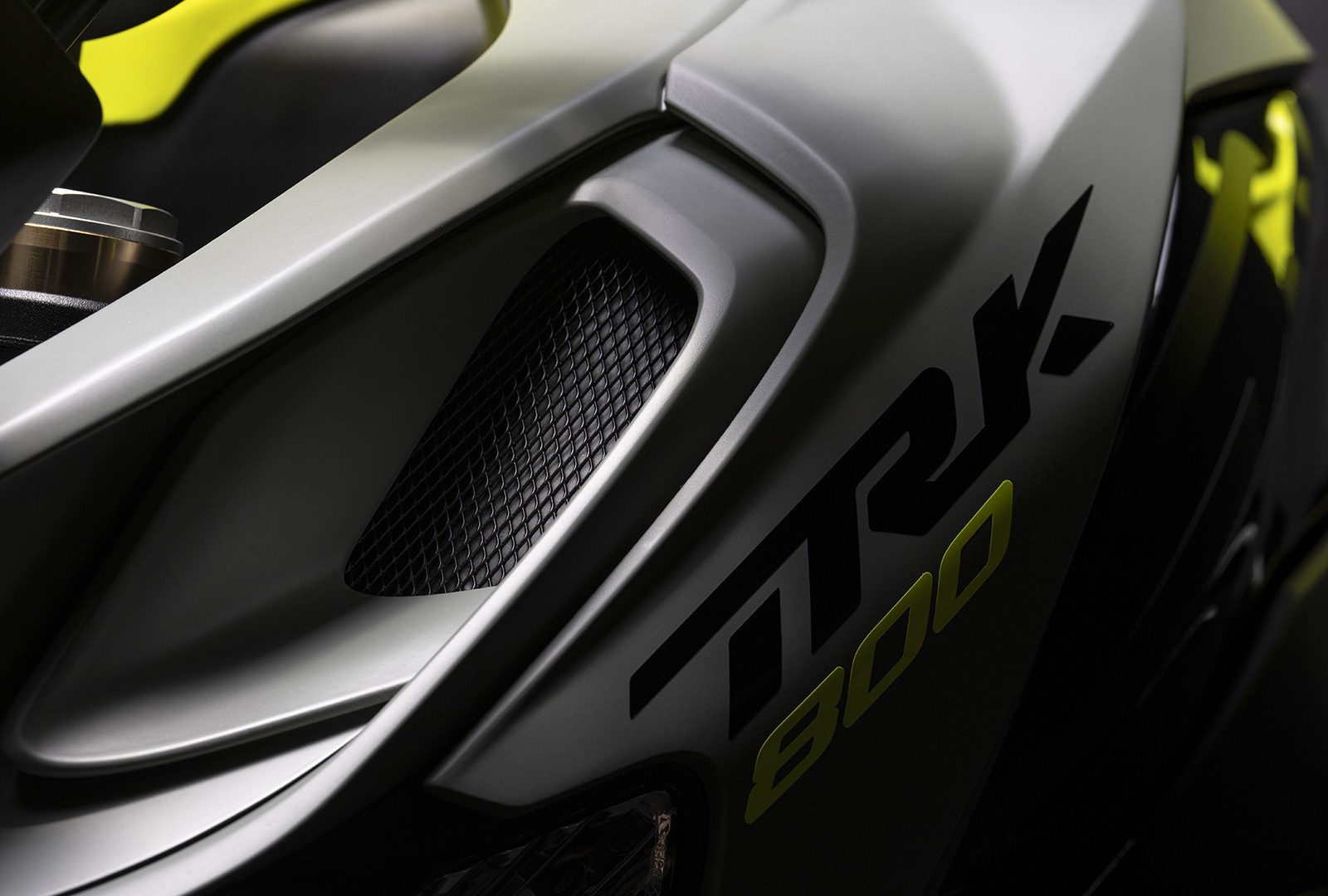 Benelli TRK 800 2023: le foto