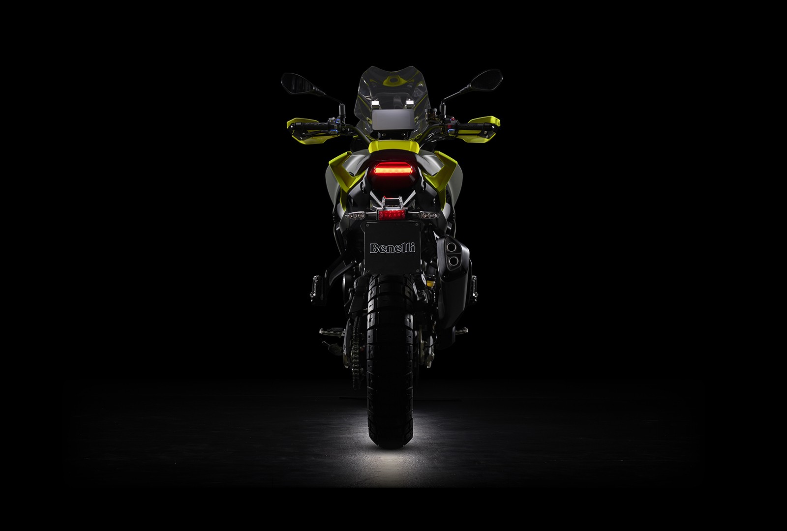 Benelli TRK 800 2023: le foto