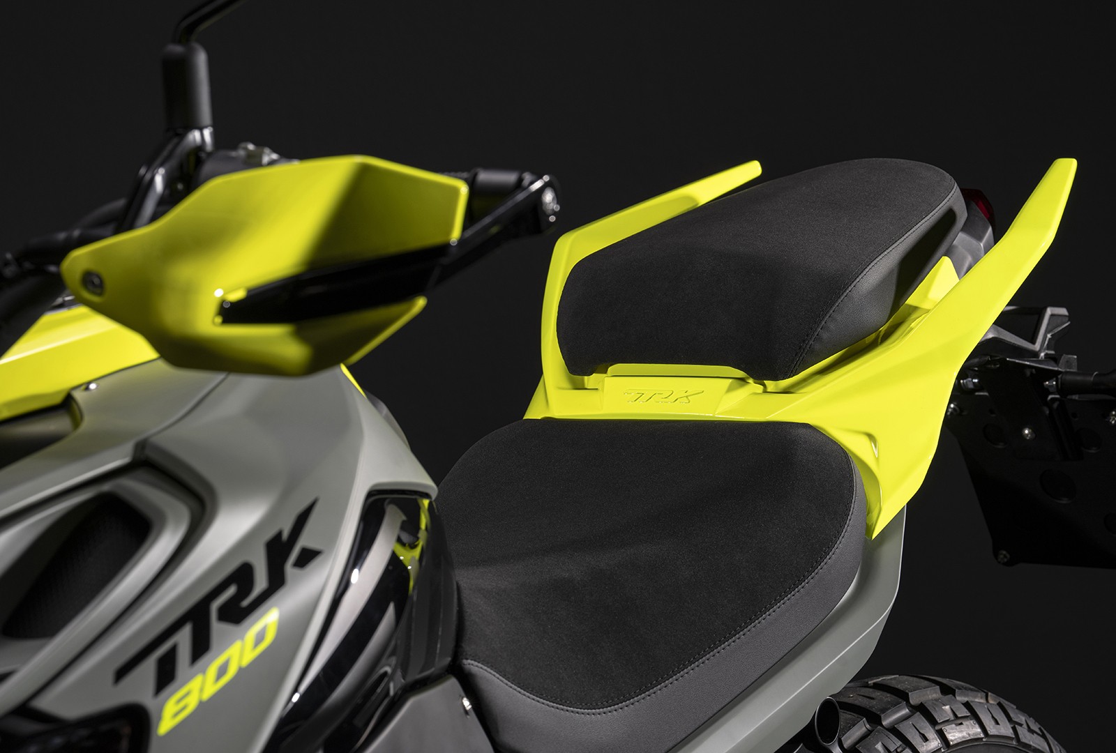 Benelli TRK 800 2023: le foto