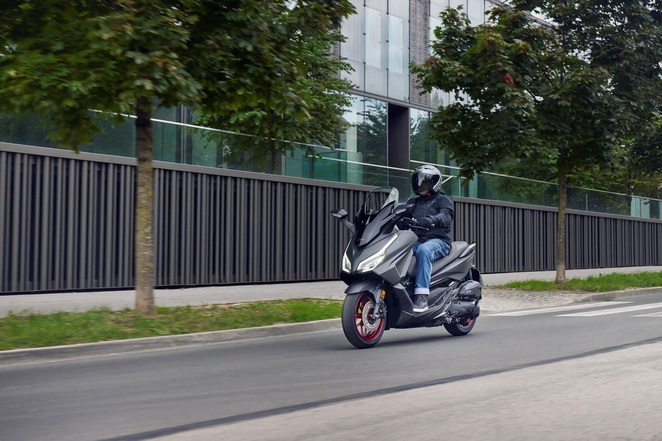 Honda Forza 125 2023: foto