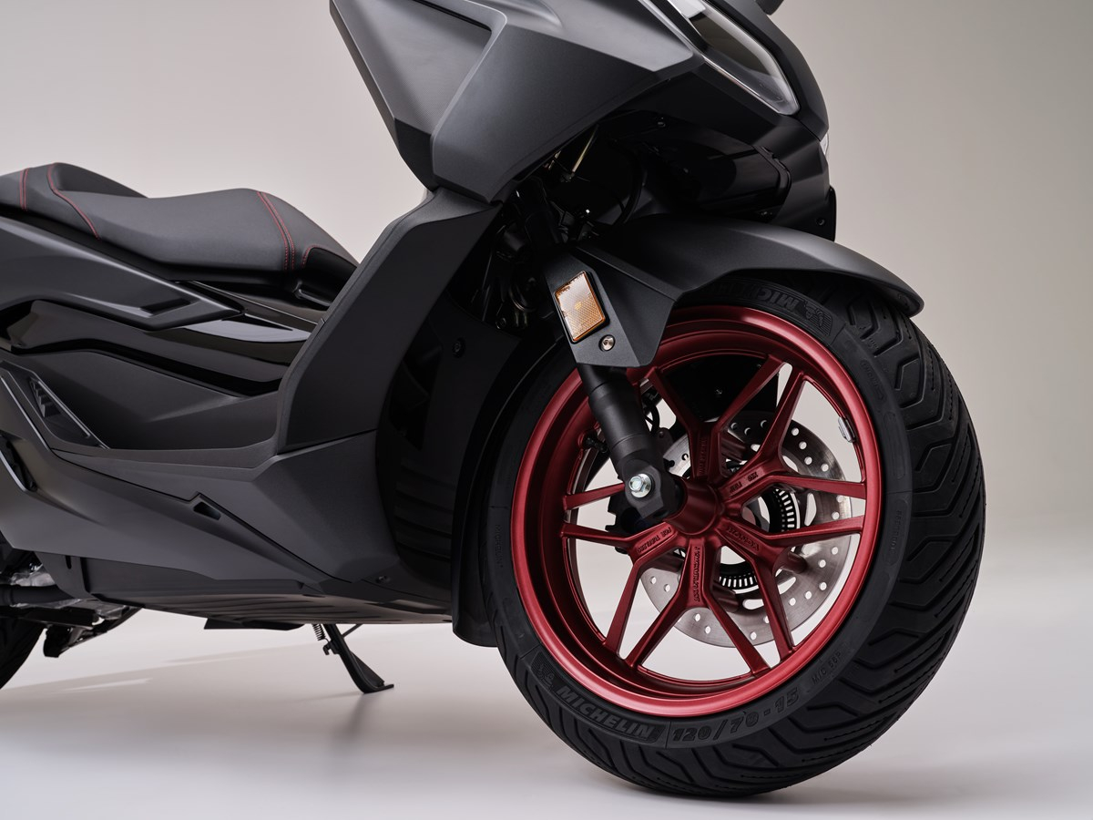 Honda Forza 125 2023: foto
