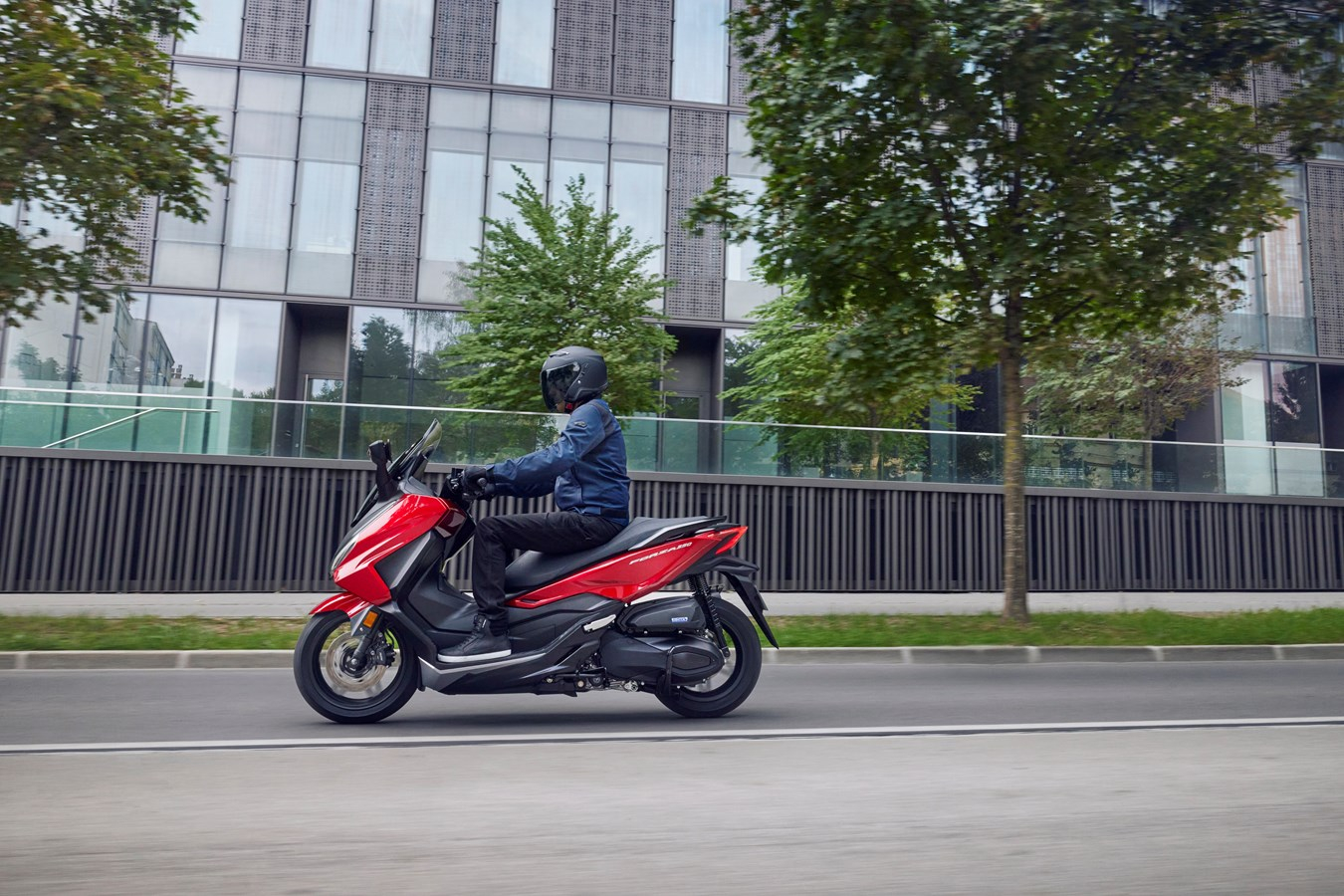 Honda Forza 350 2023: foto