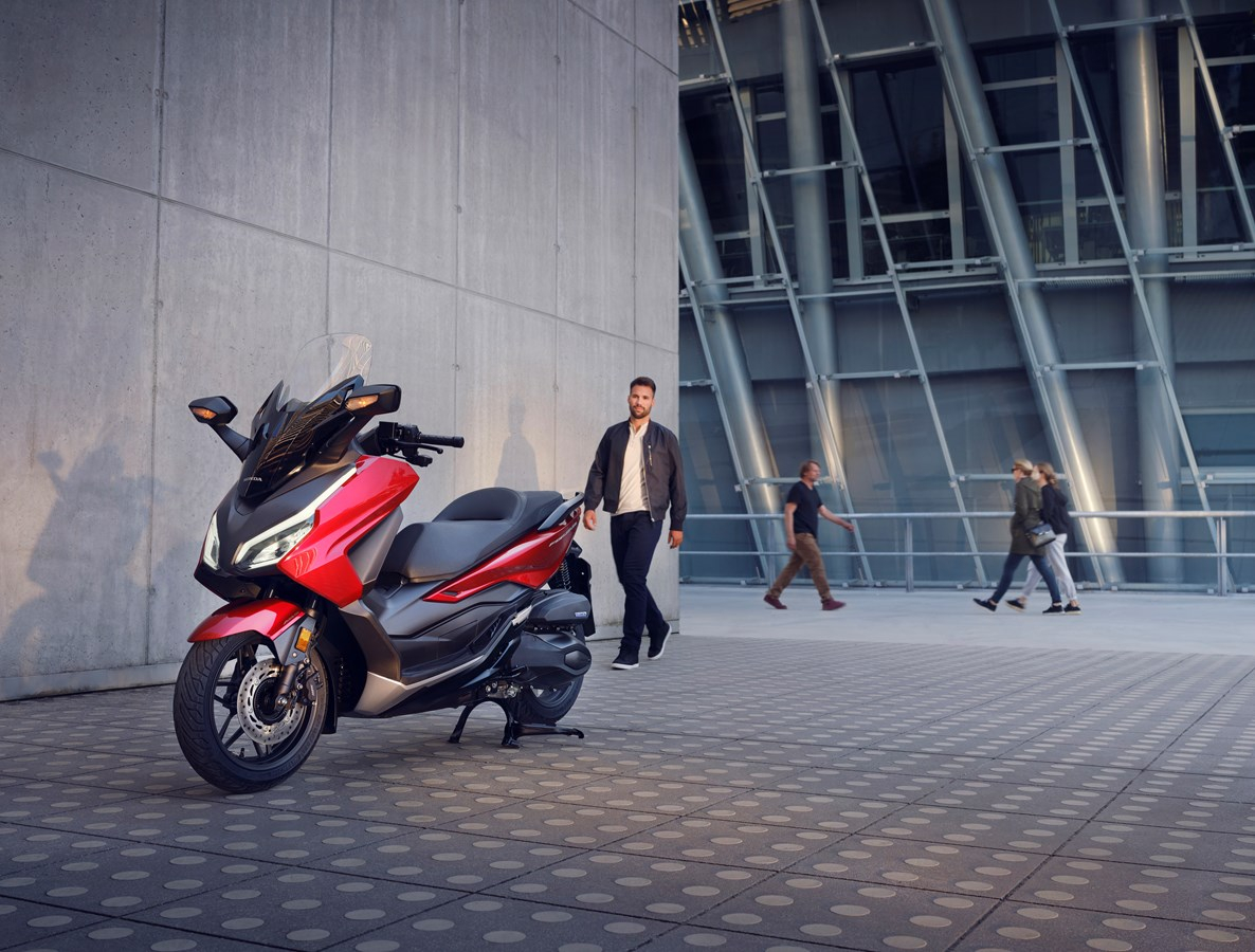 Honda Forza 350 2023: foto