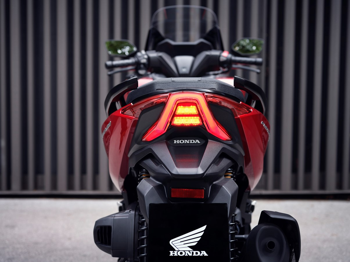 Honda Forza 350 2023: foto