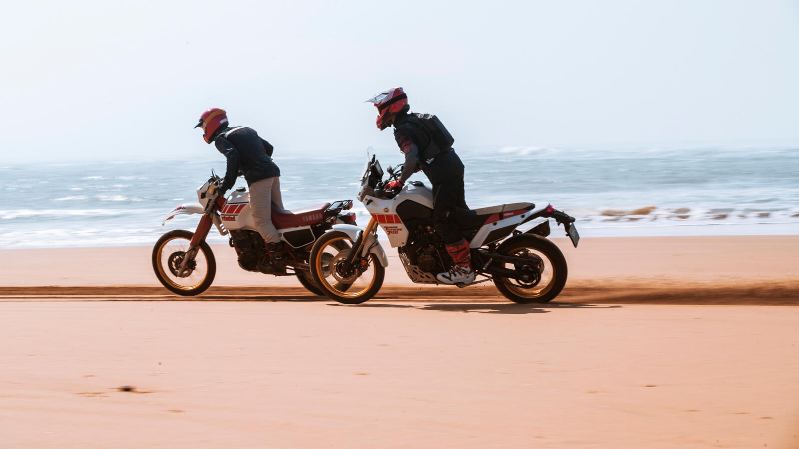 Yamaha Ténéré 700 e Ténéré 700 Rally Edition 2023: foto