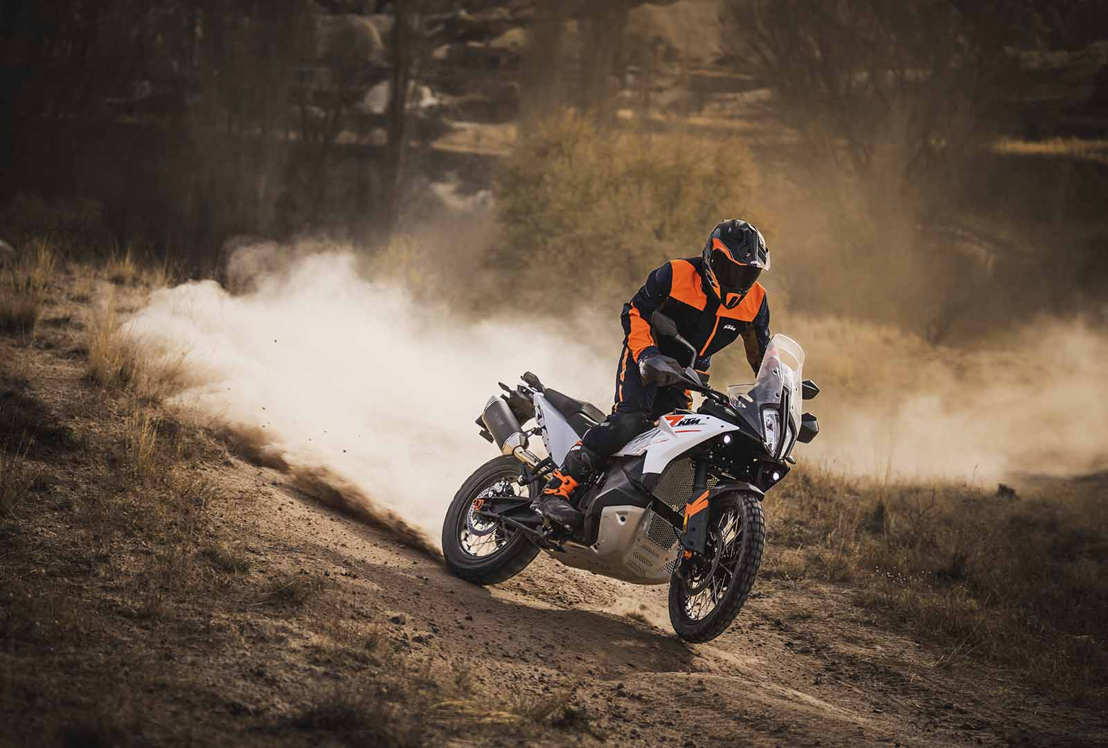 KTM 790 Adventure 2023: le foto