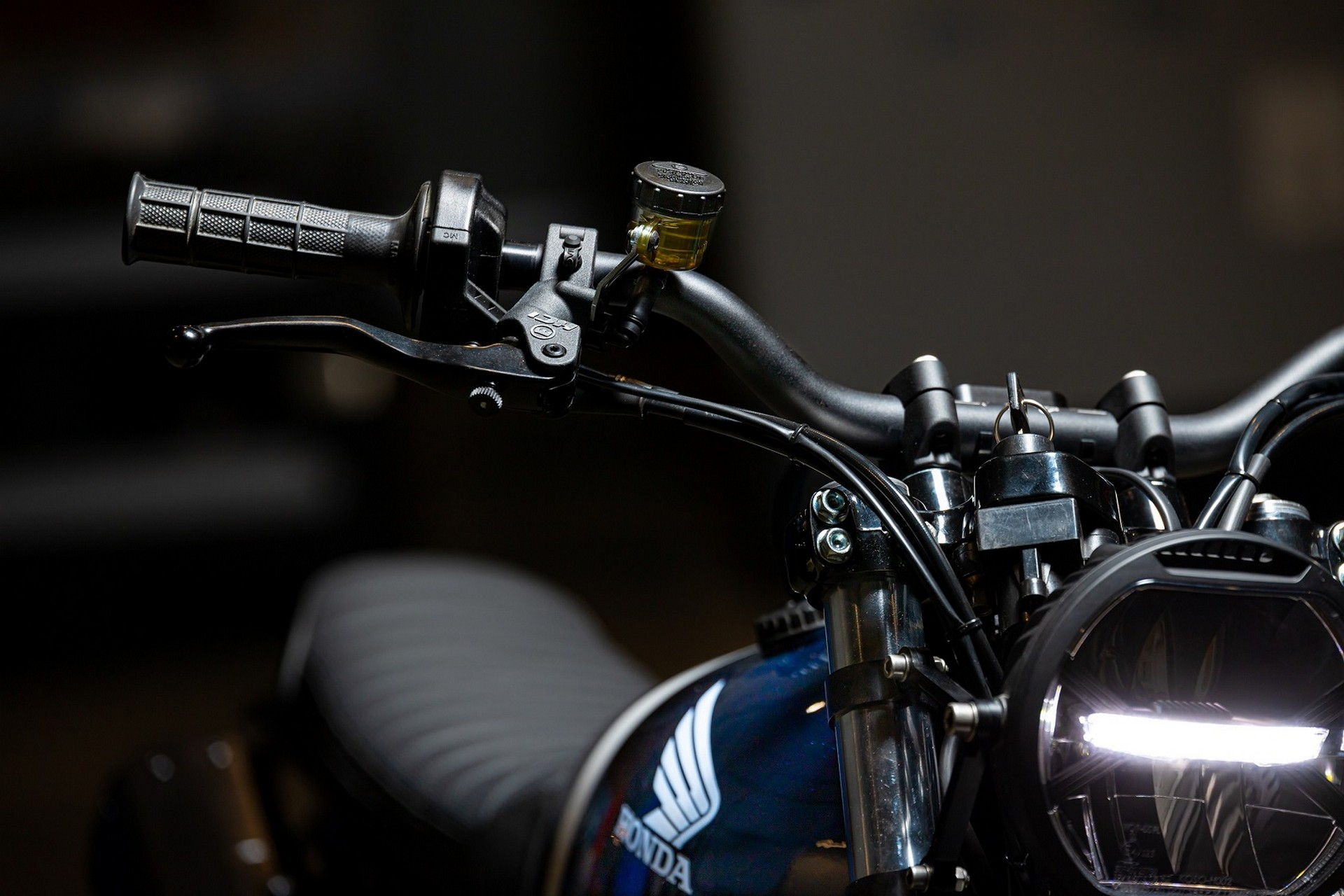 Honda NX 650 Dominator by HB Custom