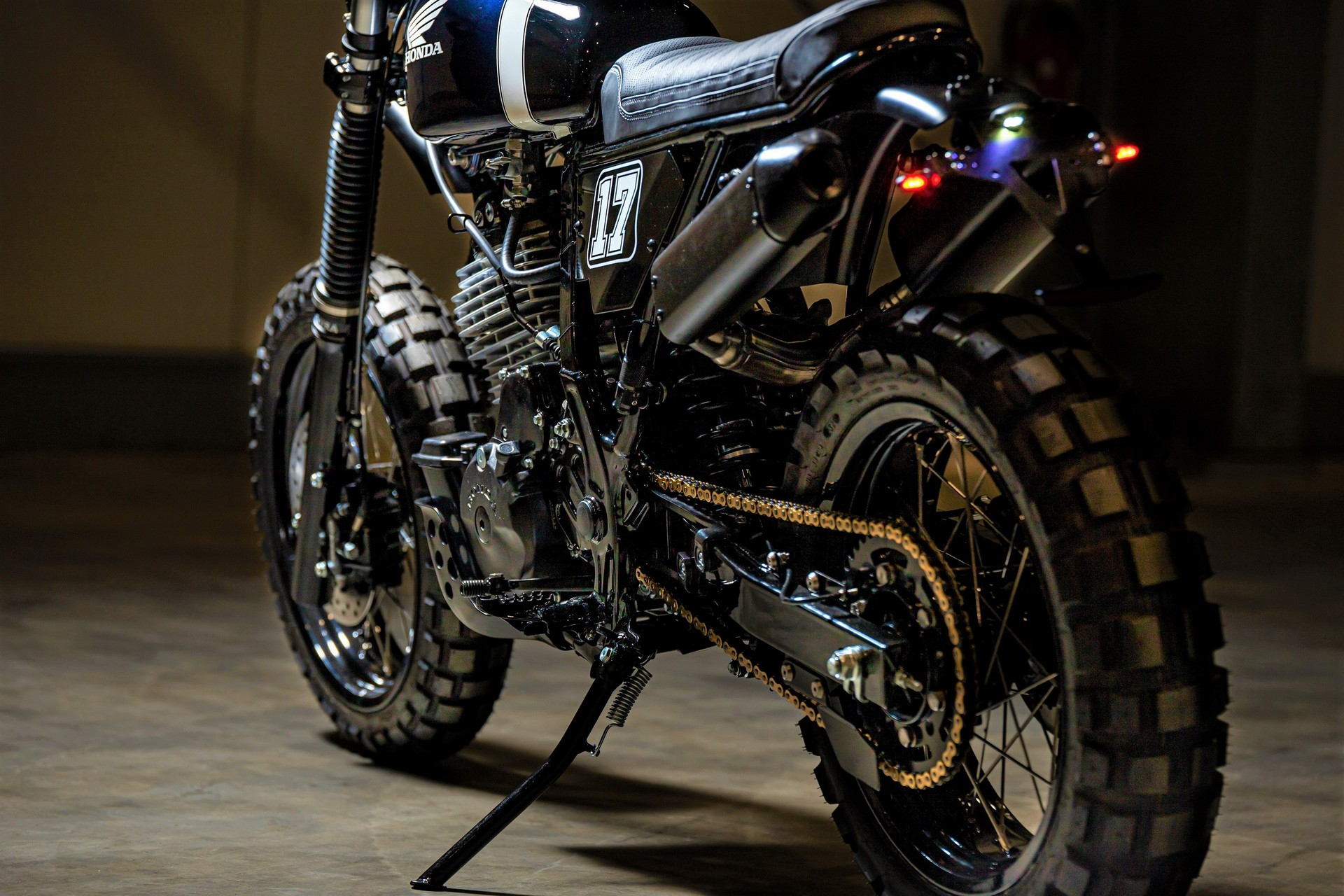 Honda NX 650 Dominator by HB Custom