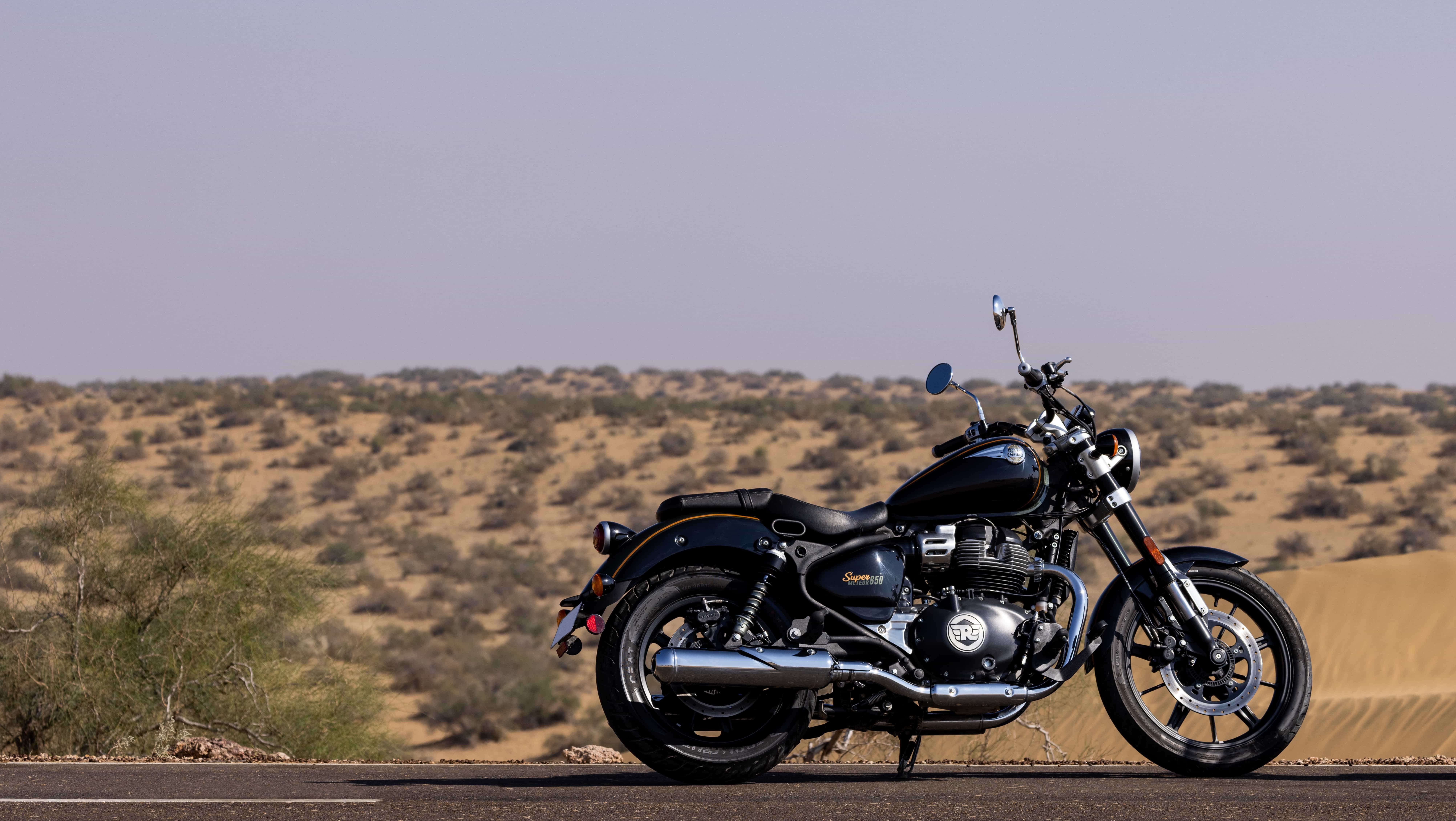 Royal Enfield Super Meteor 650: foto