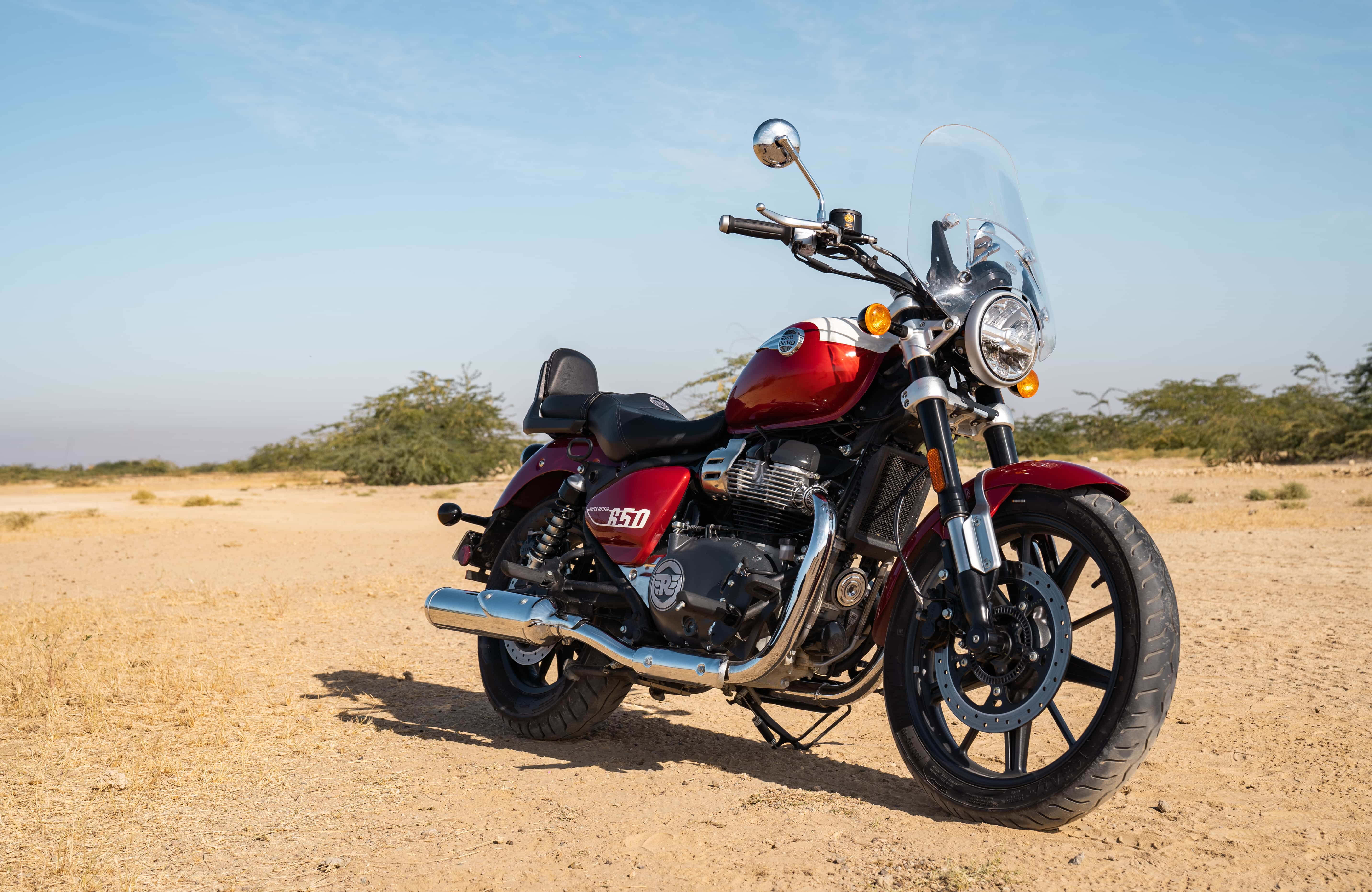 Royal Enfield Super Meteor 650: foto