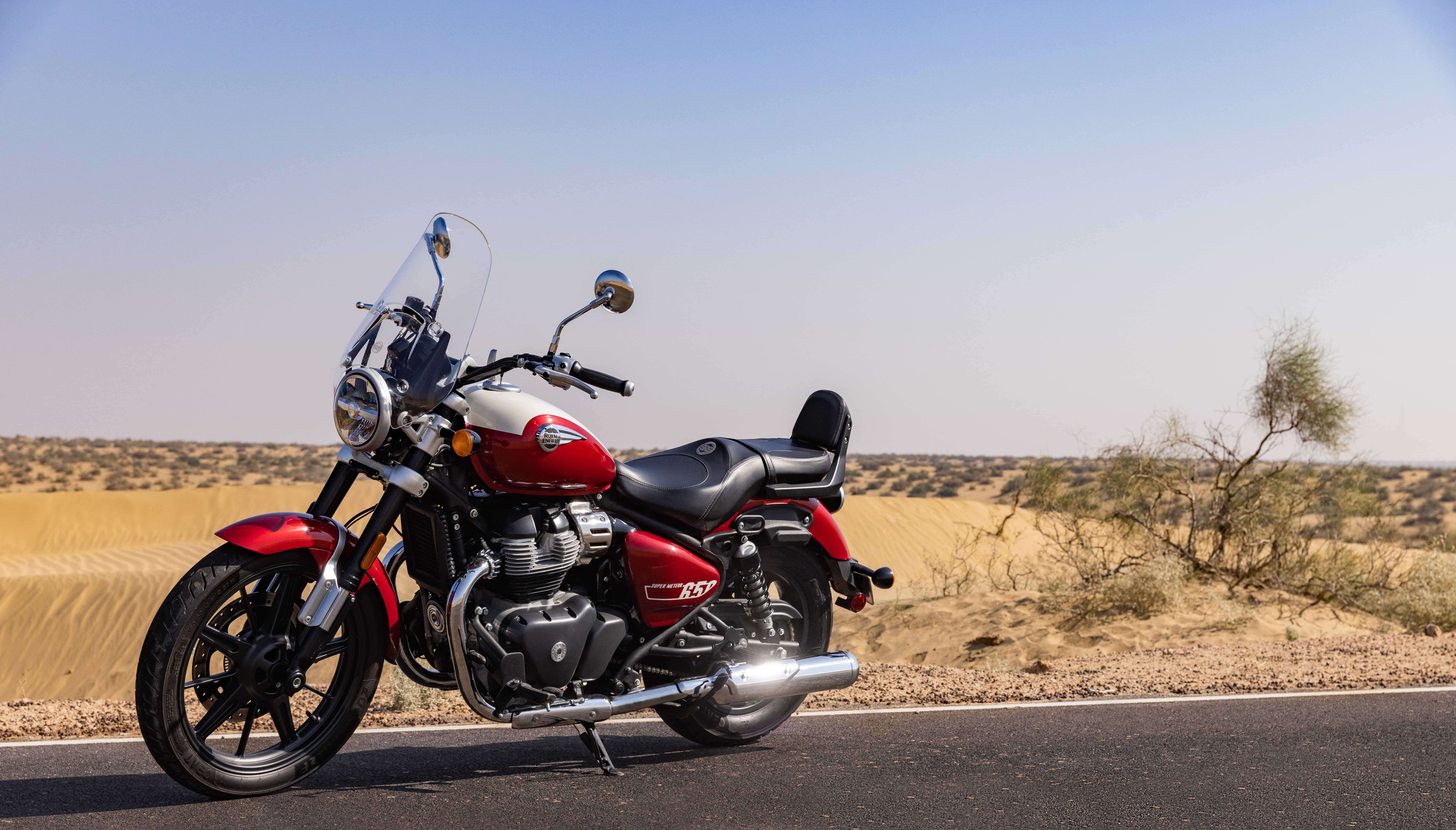 Royal Enfield Super Meteor 650: foto